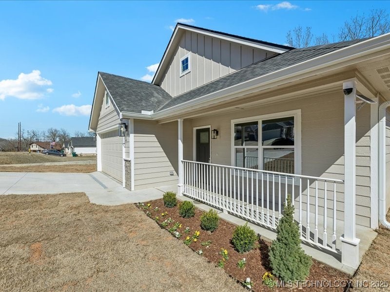 4613 S Linwood Drive Property Photo 2