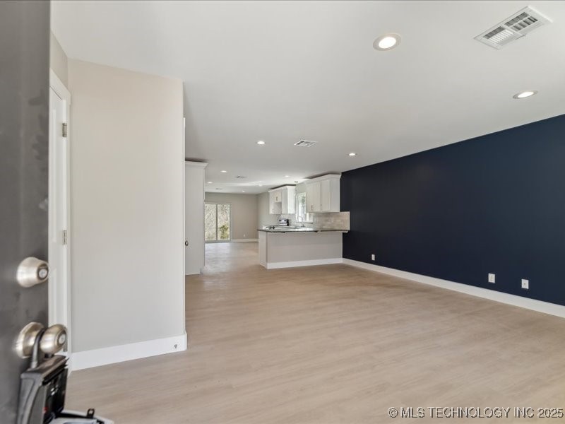4613 S Linwood Drive Property Photo 3