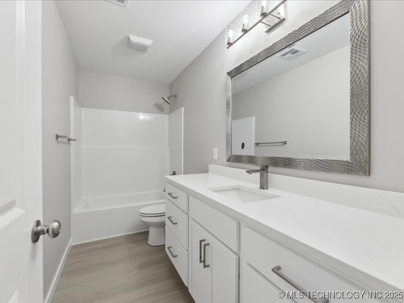 4613 S Linwood Drive Property Photo 13