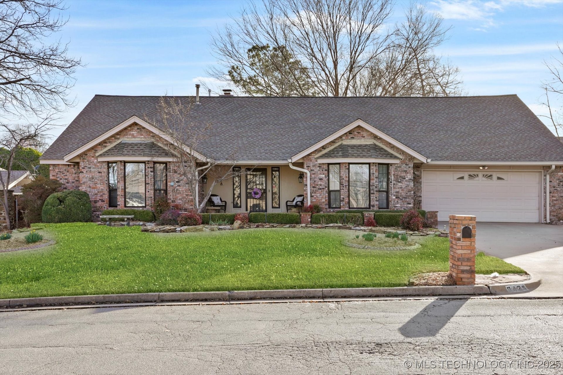 6425 S Richmond Avenue Property Photo