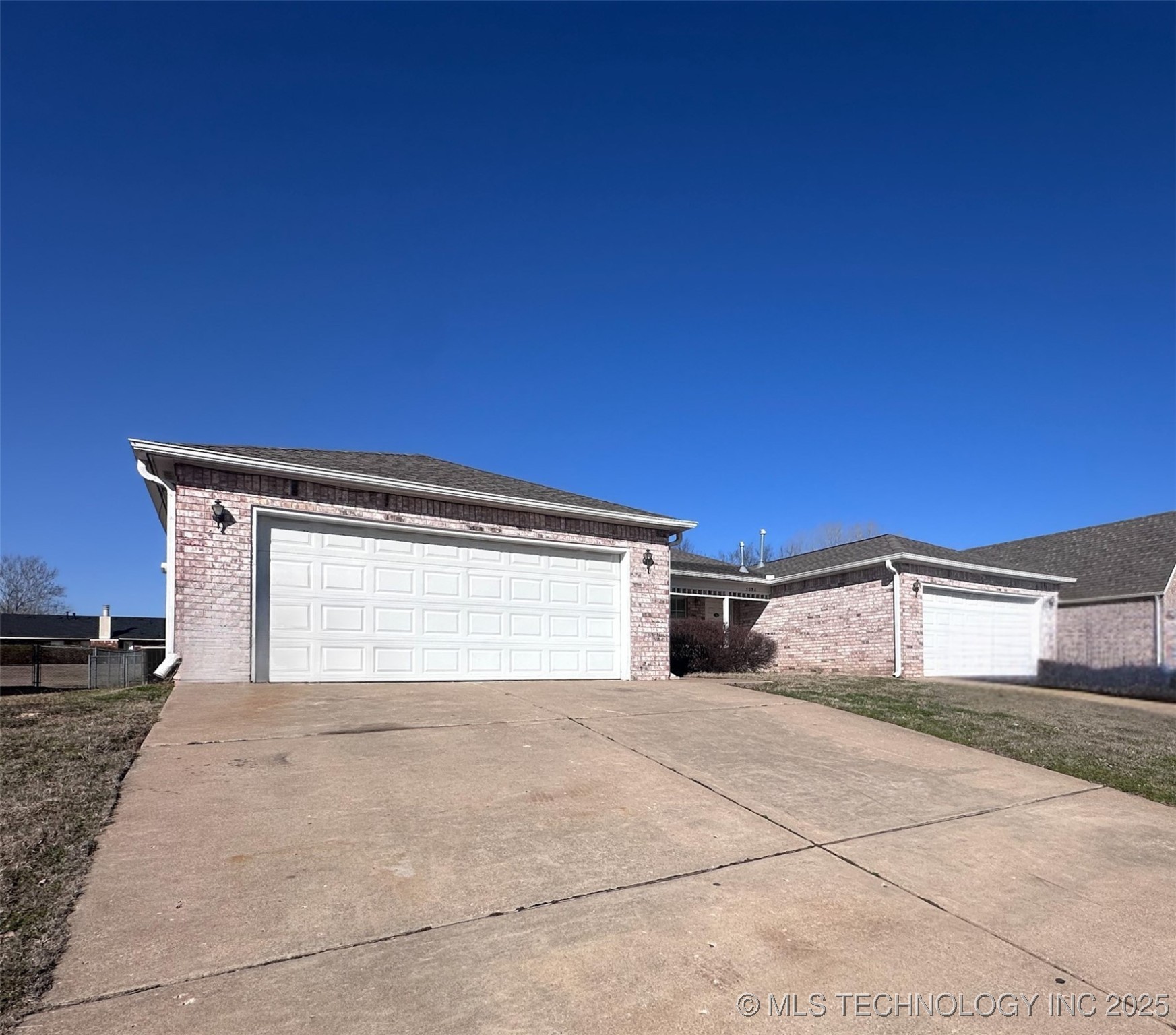 5096 S Hickory Avenue Property Photo