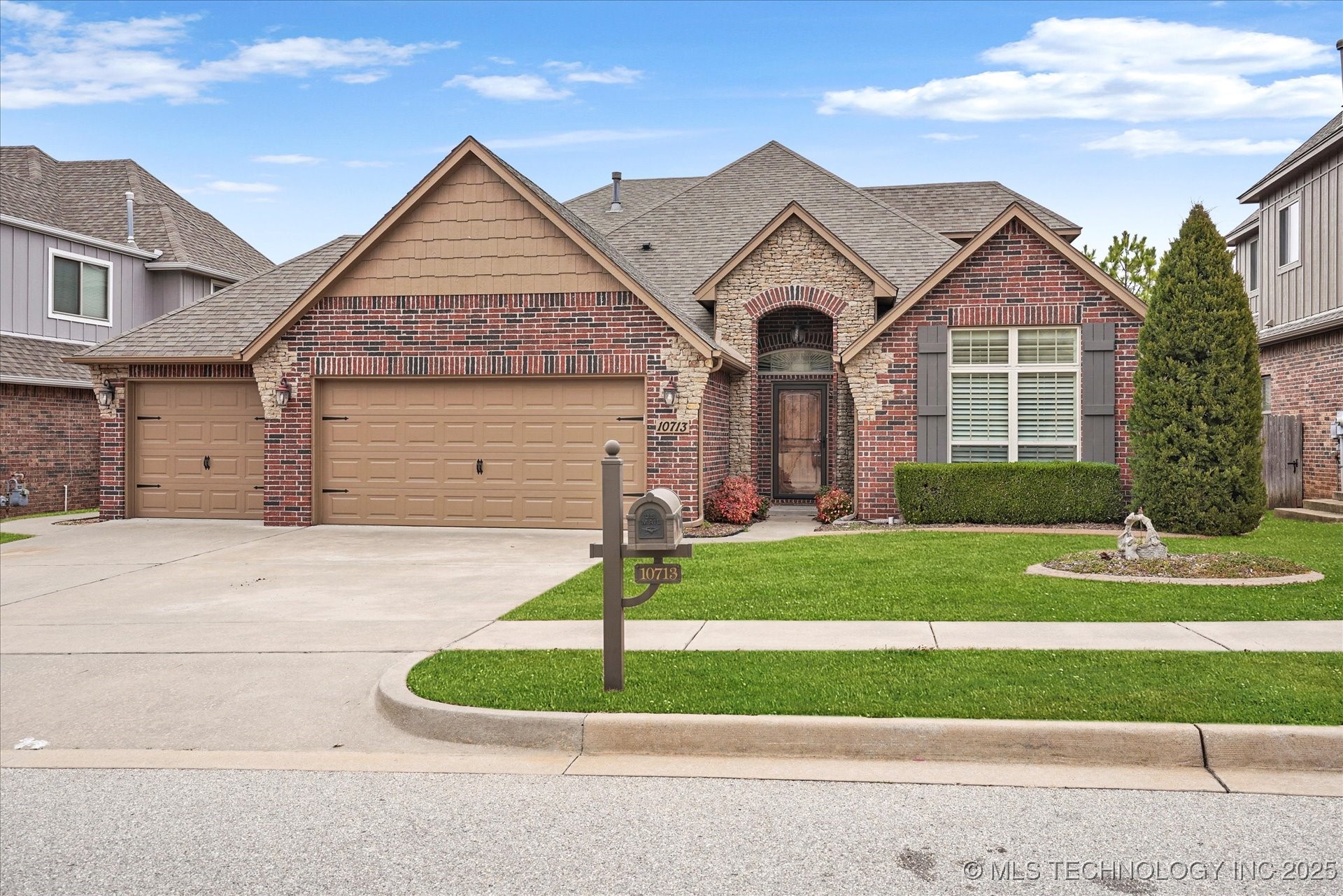 10713 S Sycamore Street Property Photo