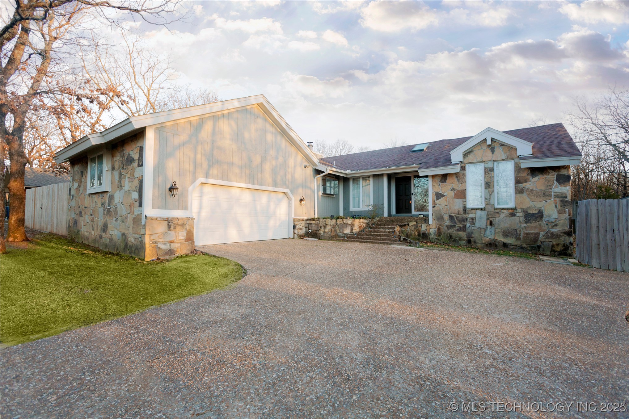 308 Bluebird Property Photo 1