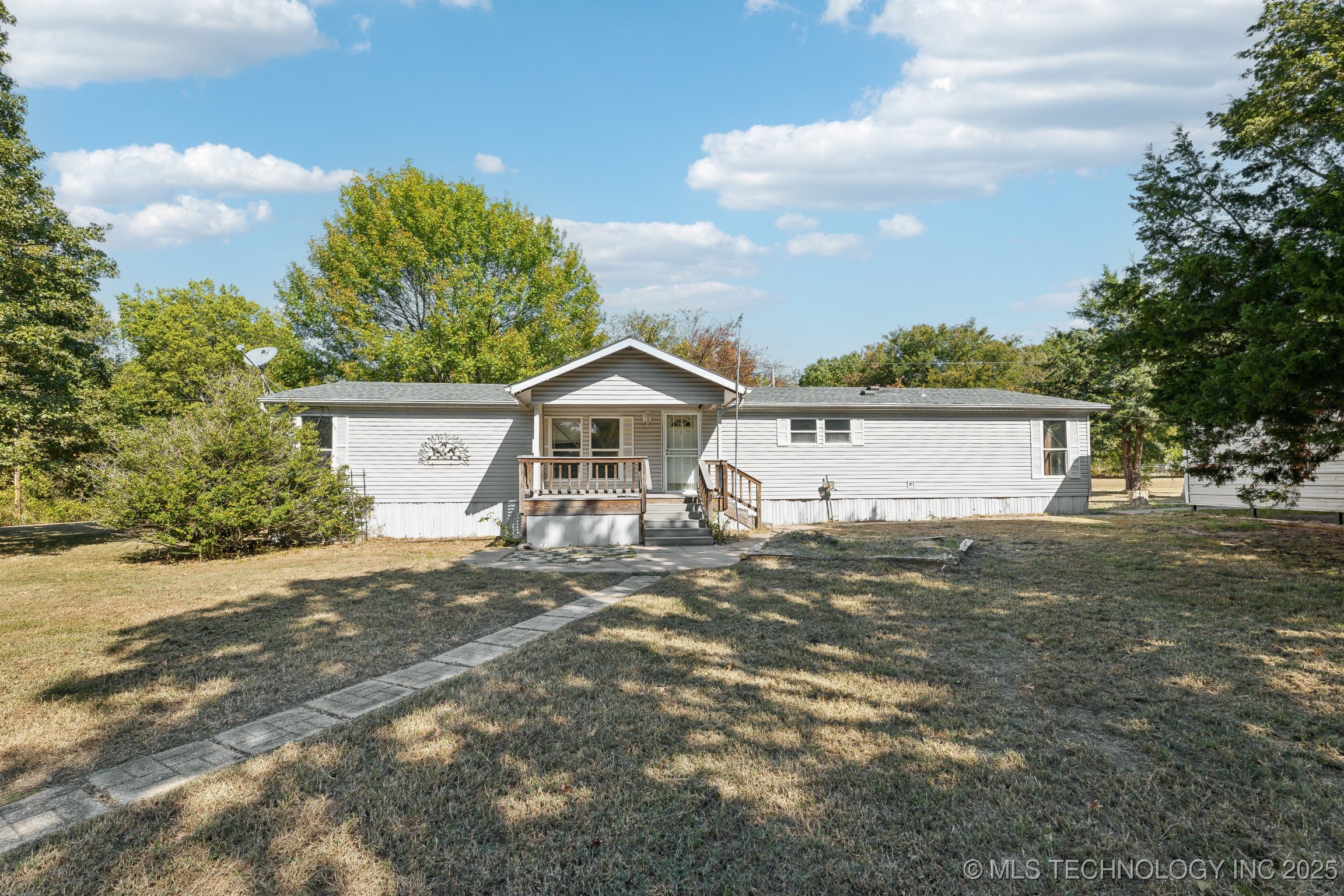 444922 E Cliff View Drive Property Photo