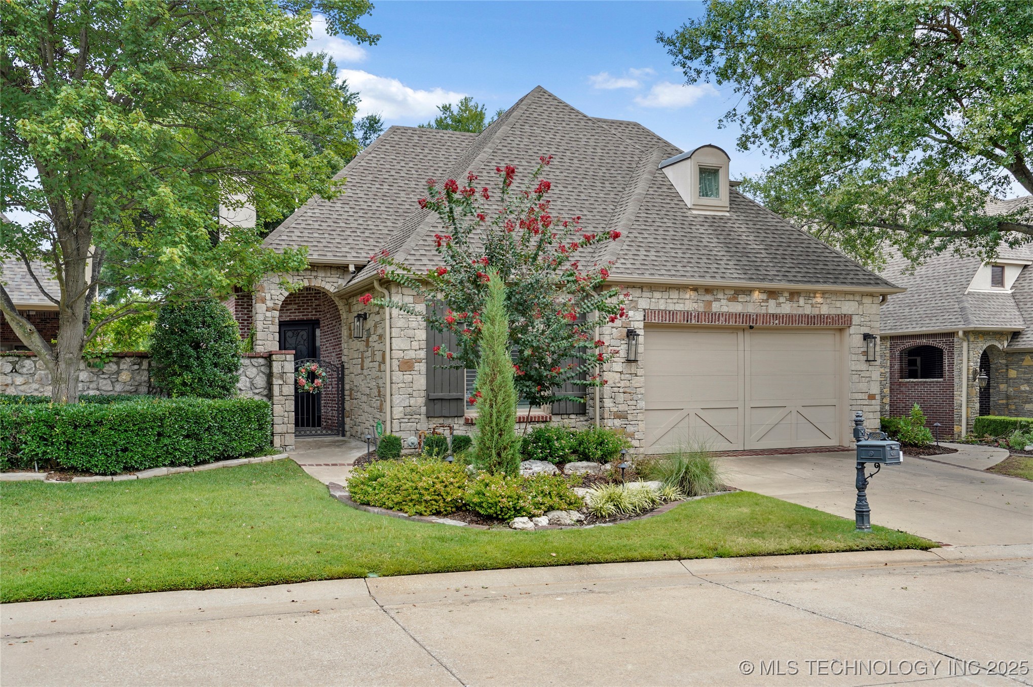 5816 W Orlando Circle Property Photo 1
