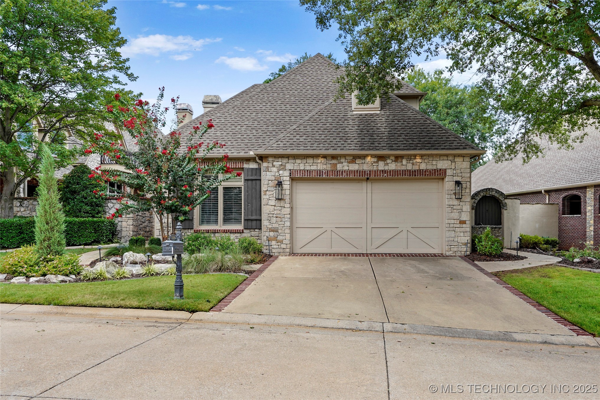 5816 W Orlando Circle Property Photo 2