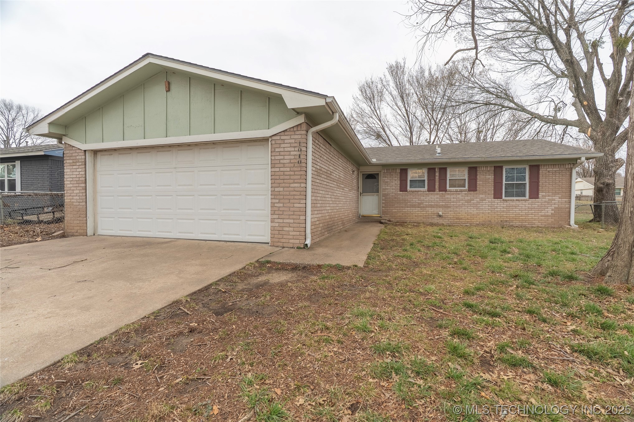 1010 S Choctaw Place 1 Property Photo