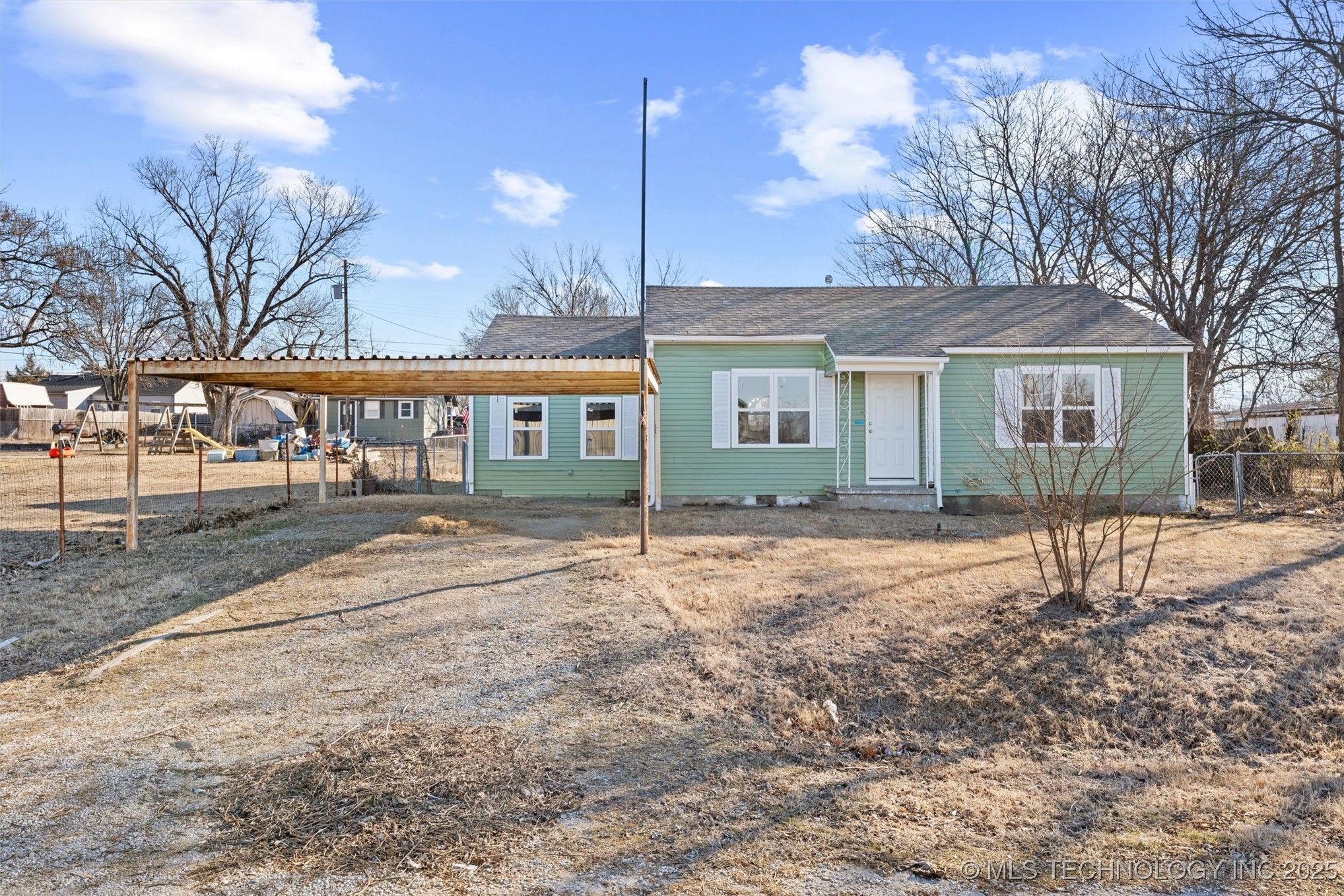 1320 S Elm Avenue Property Photo