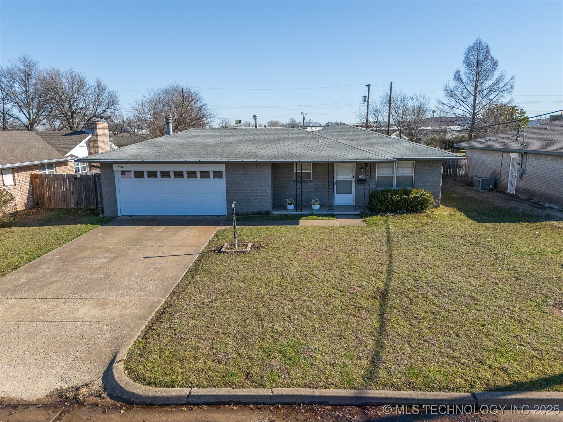 11919 E 2nd Street Property Photo