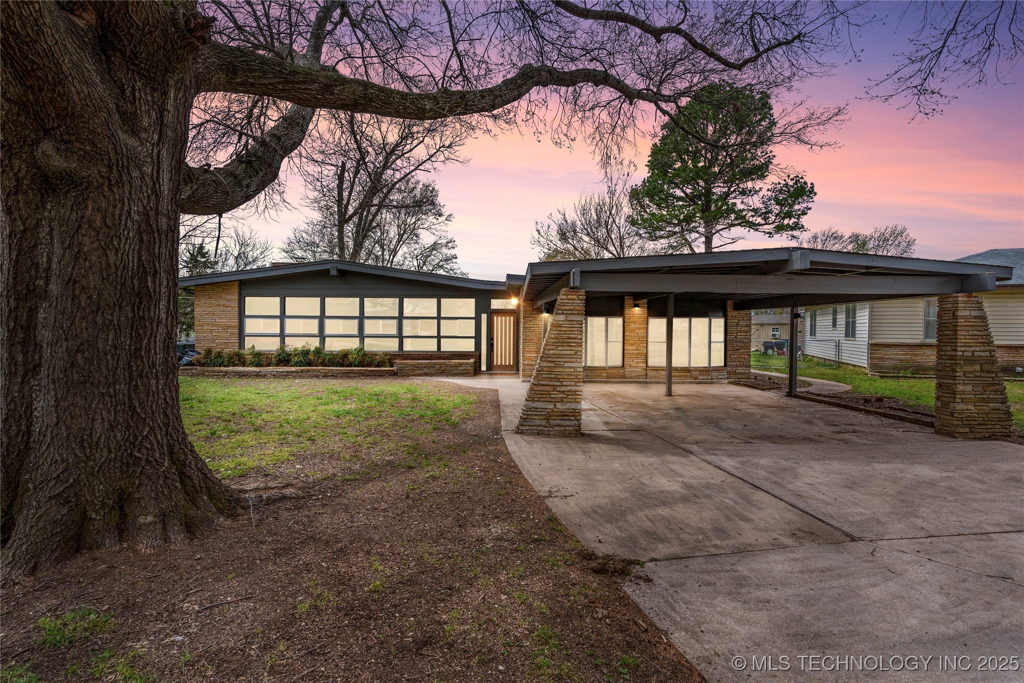 Archie Moffiet Real Estate Listings Main Image