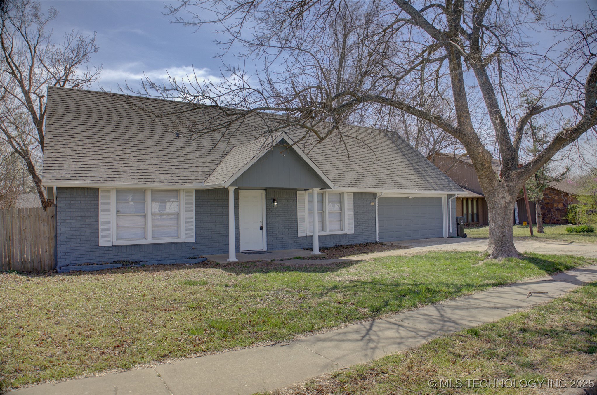 825 W Waco Street Property Photo