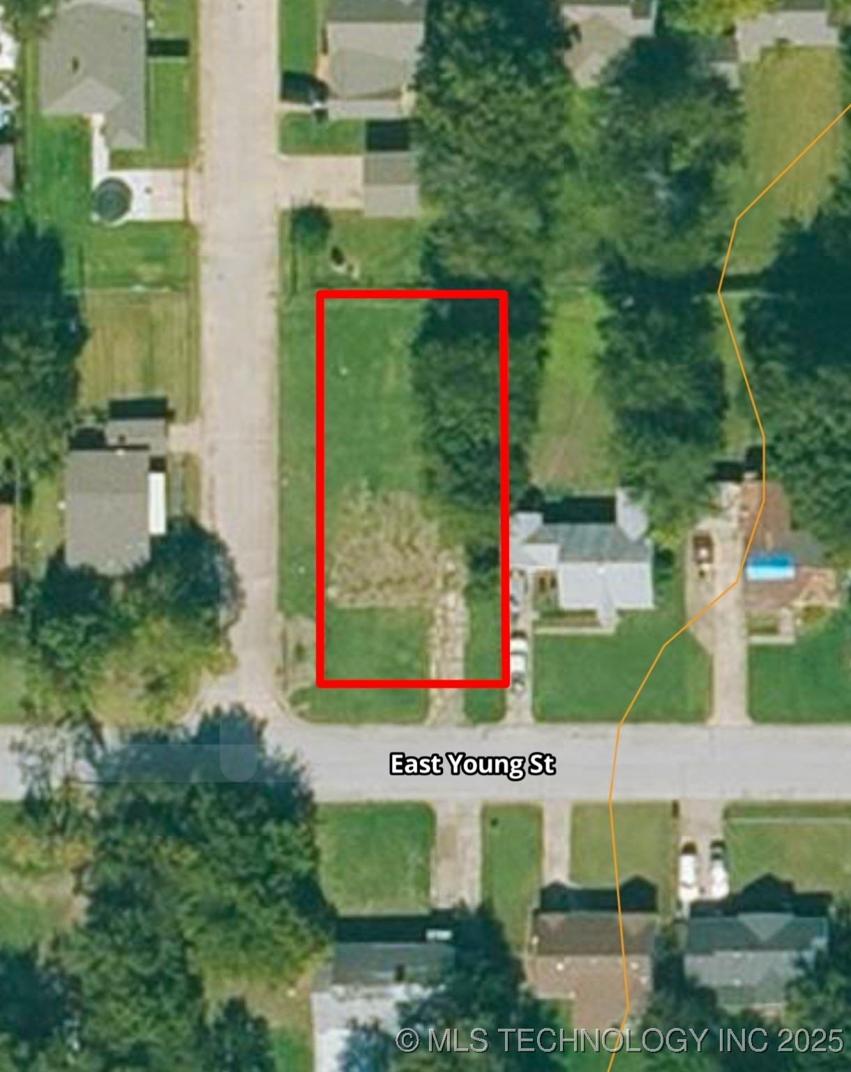 303 E Young Street Property Photo