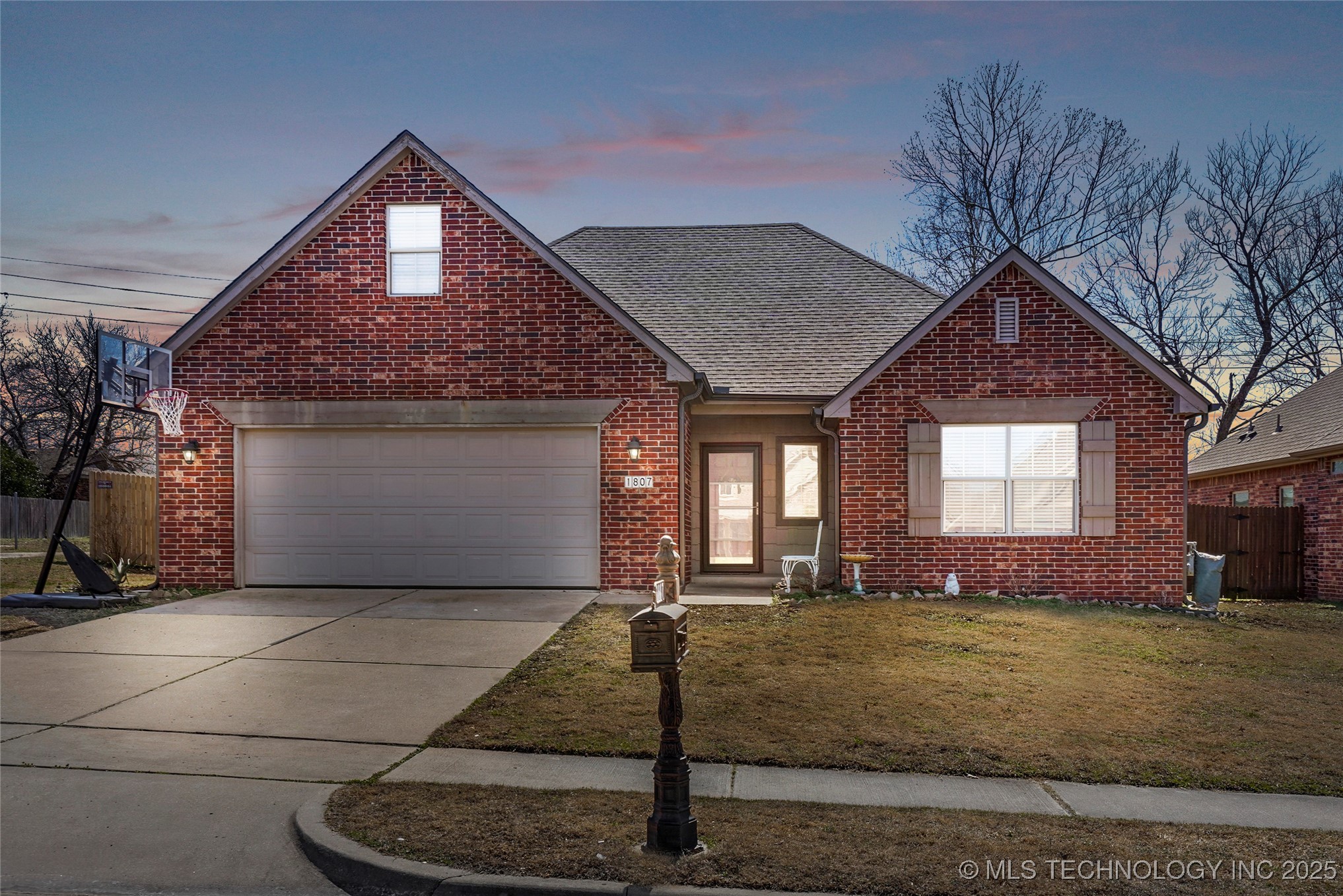 1807 W Canton Place Property Photo 1