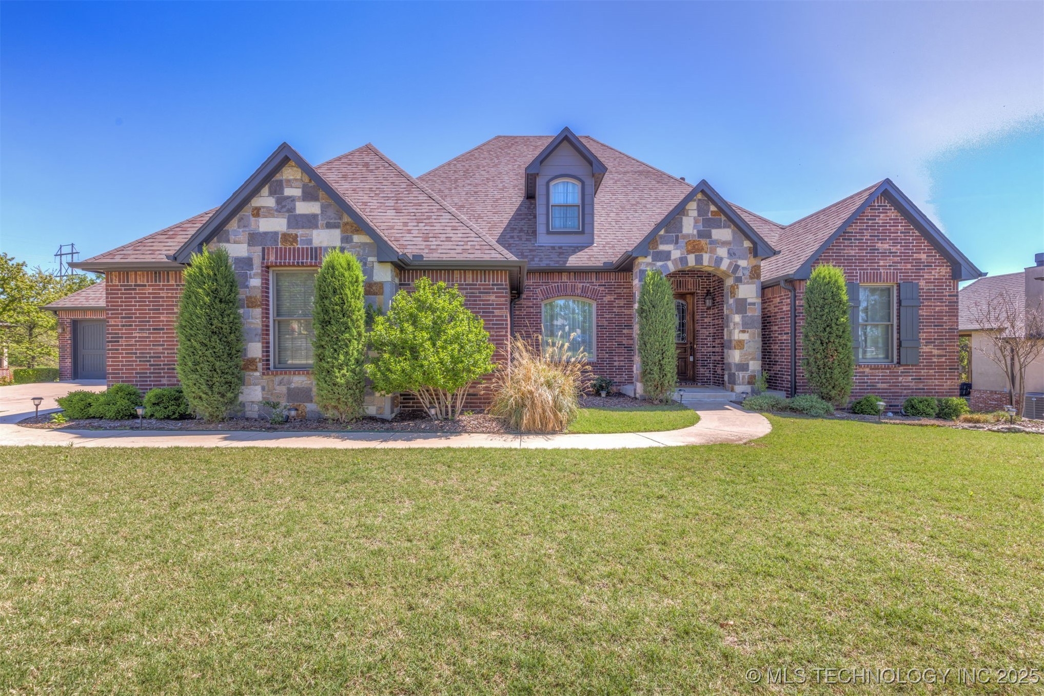 581 E Lakeview Drive Property Photo