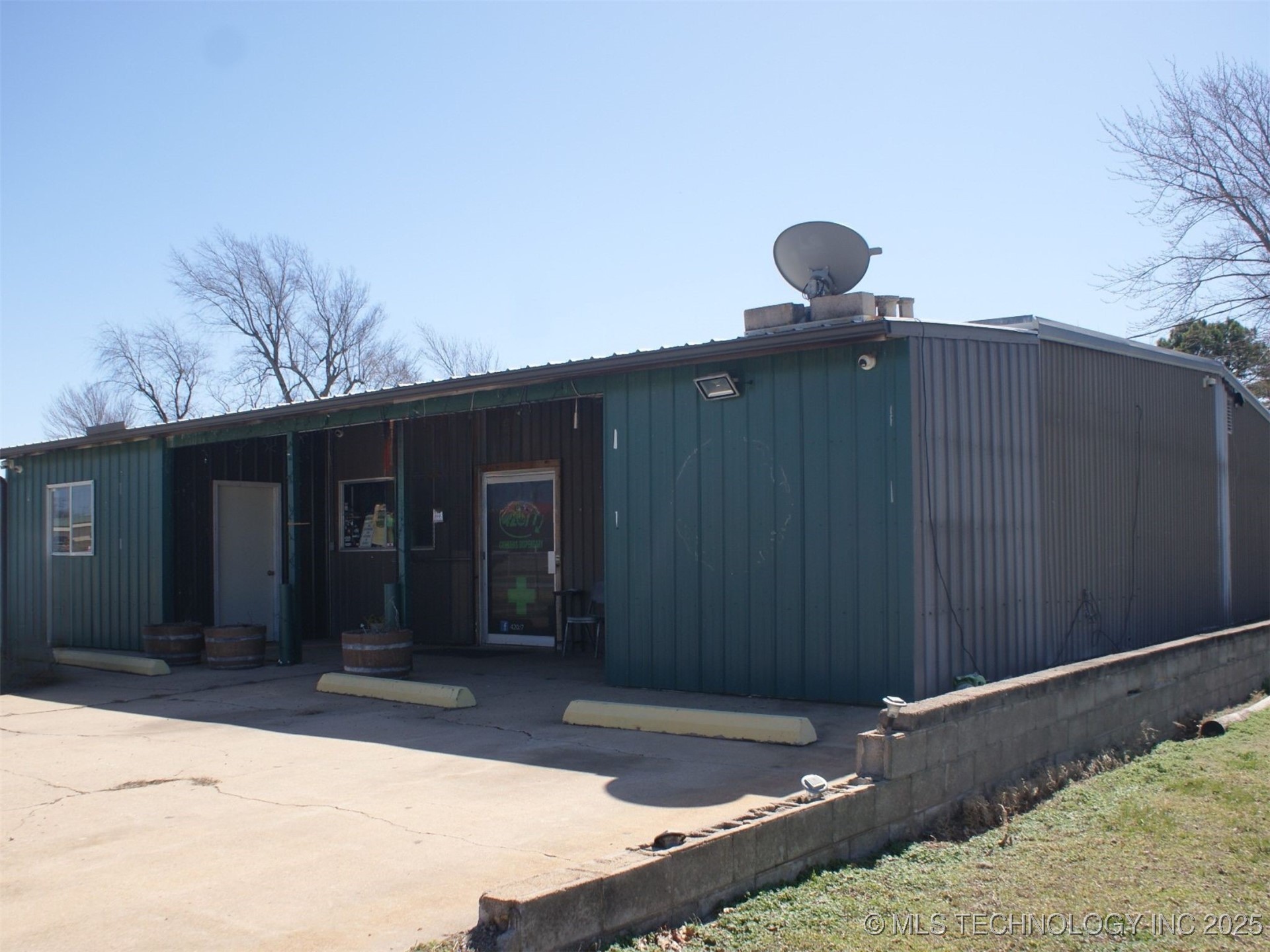 1011 E Tulsa Avenue Property Photo 2
