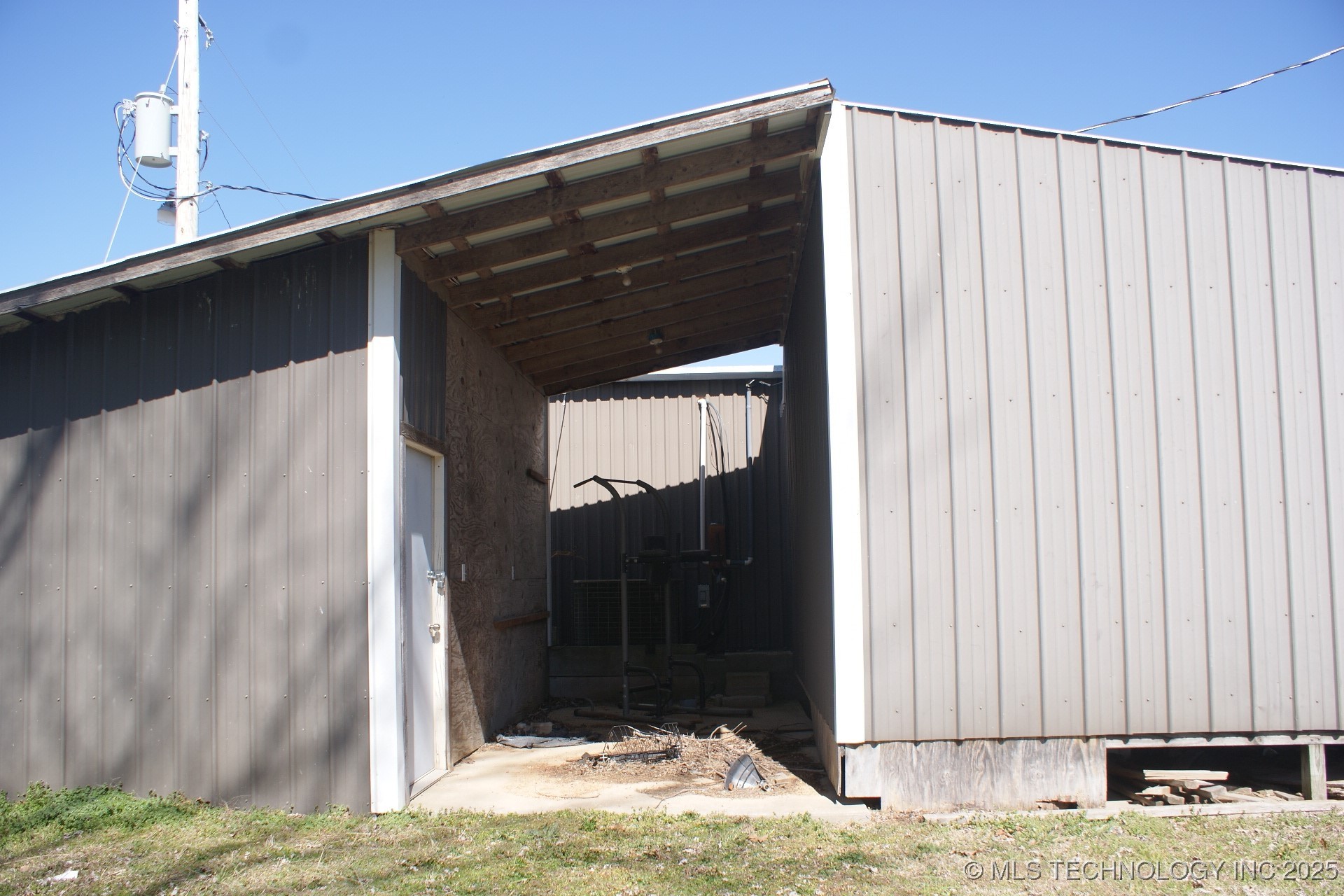 1011 E Tulsa Avenue Property Photo 3