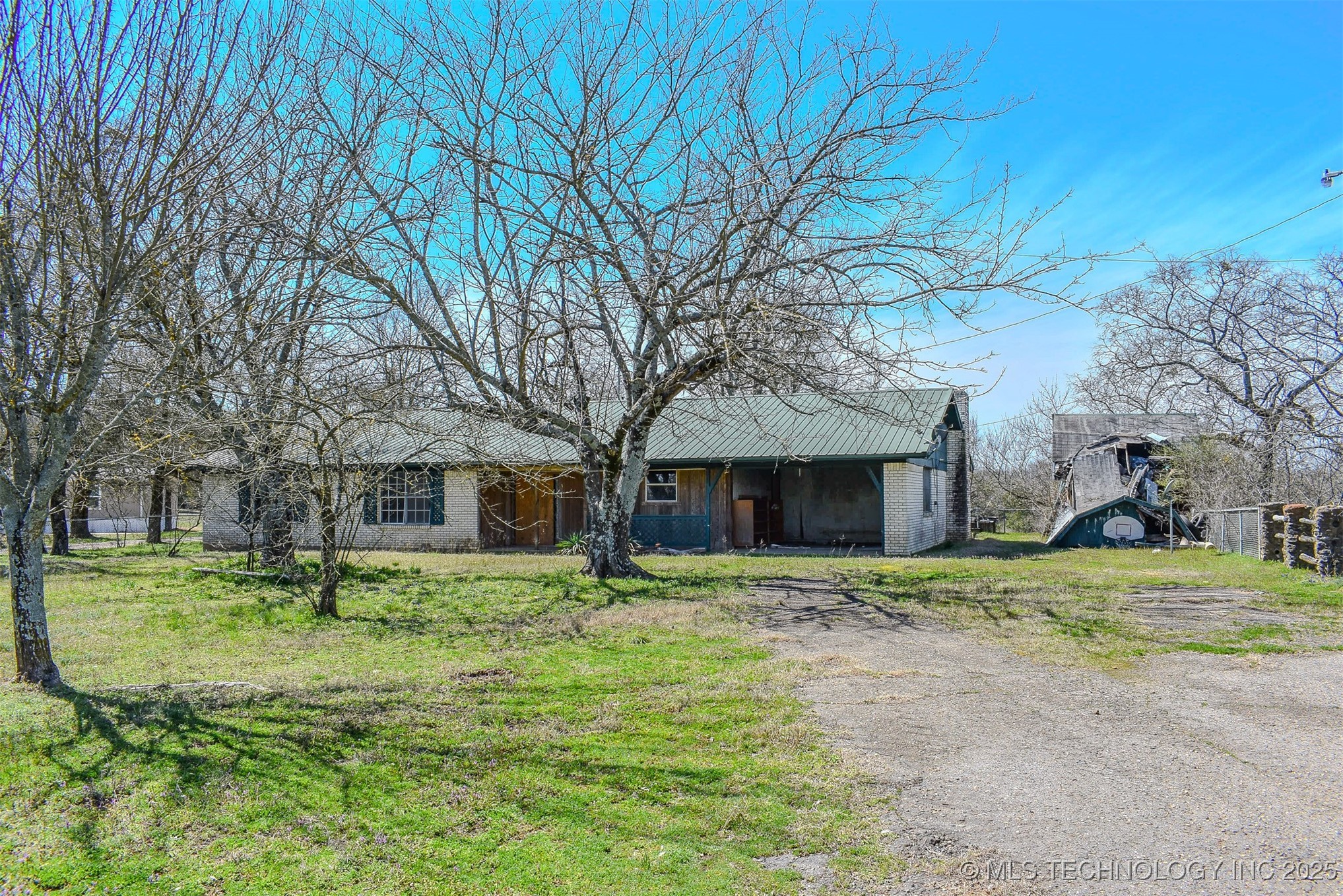 2835 Roy Roberts Road Property Photo 1