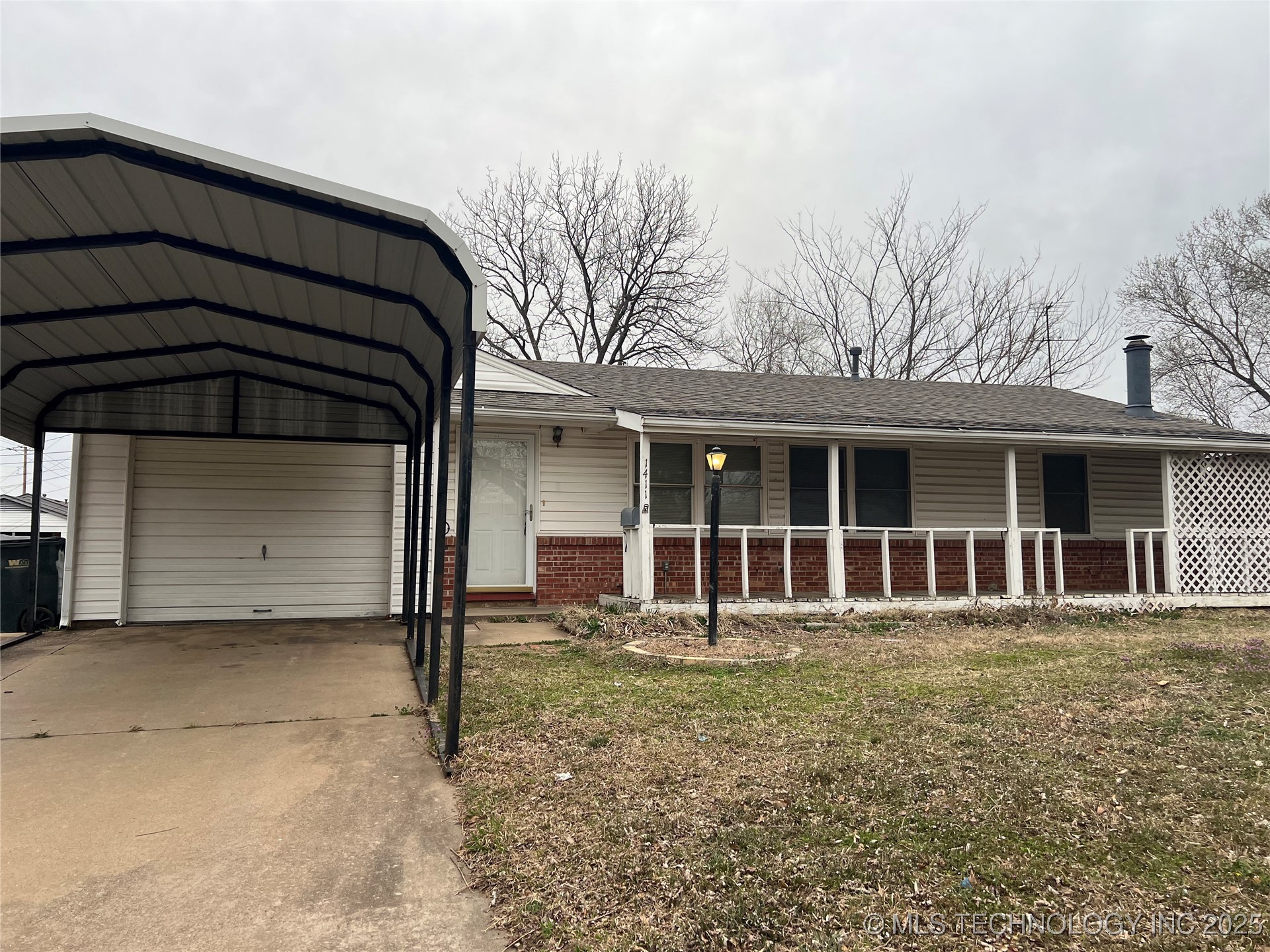 1411 E Pfendler Avenue Property Photo