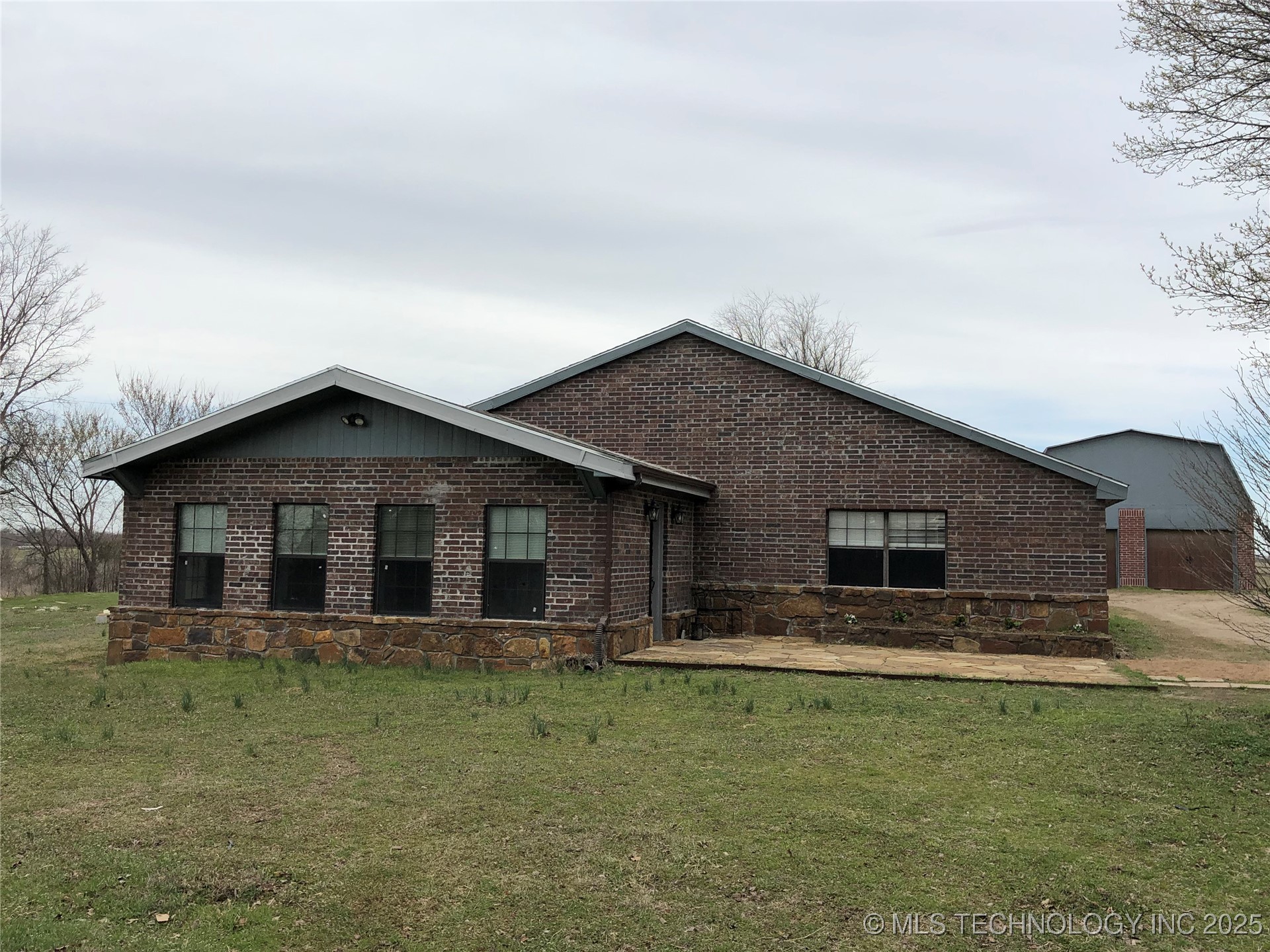15303 E 410 Road Property Photo