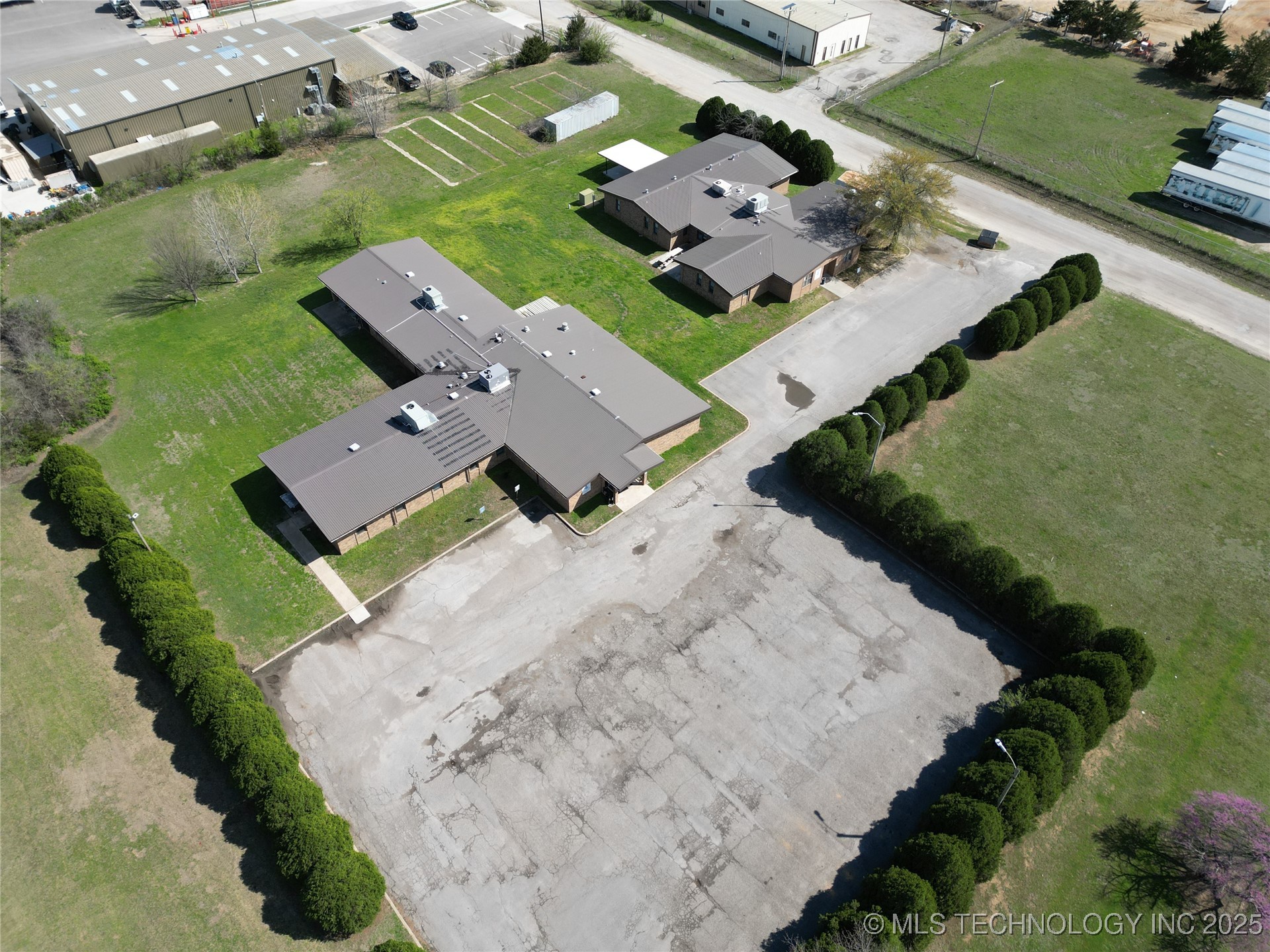 2530 S Commerce B & C Property Photo 1