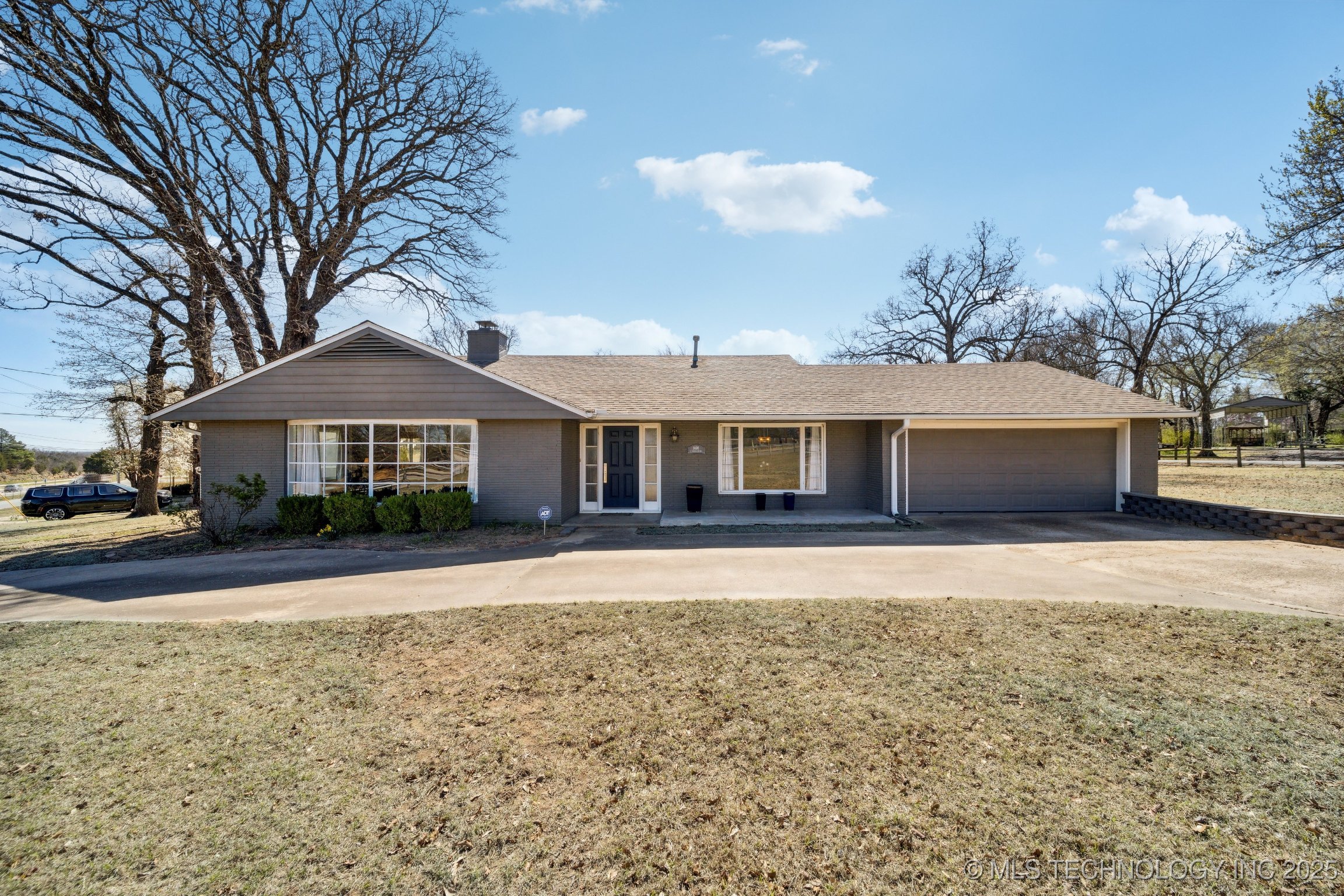 1401 S Woodland Drive Property Photo