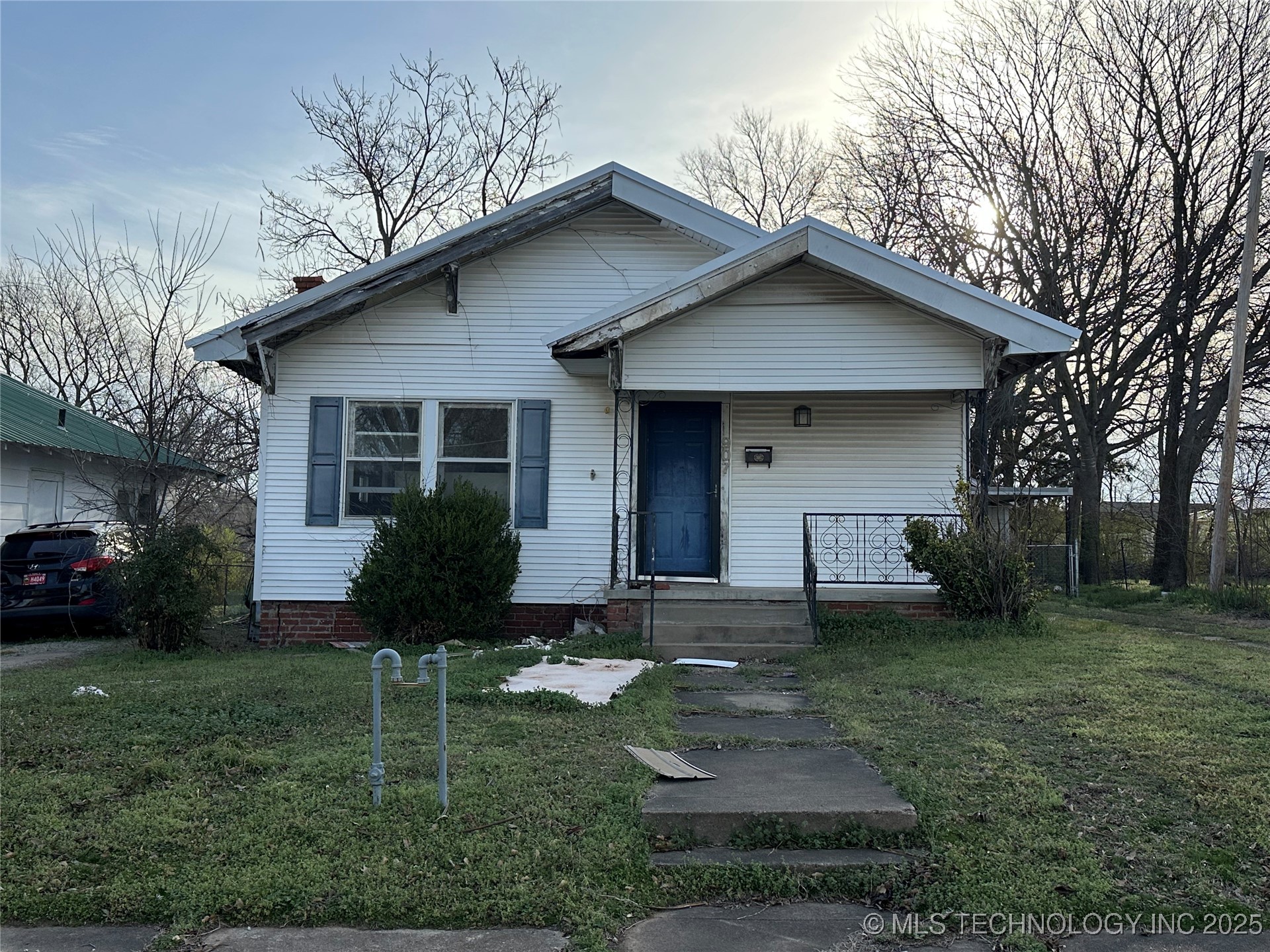 907 S Creek Avenue Property Photo