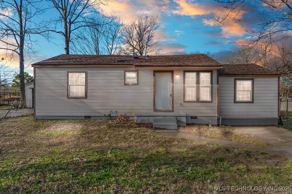 2126 E Queen Place Property Photo