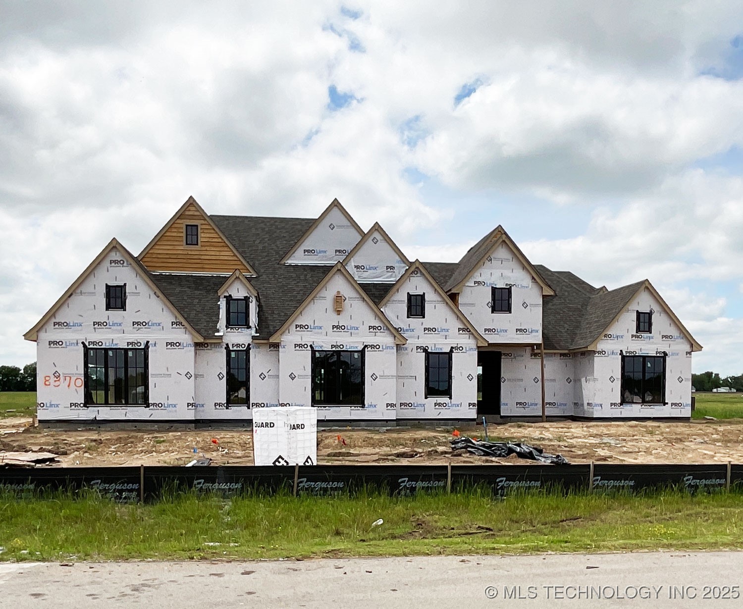 8370 S Wolf Creek Avenue Property Photo 1