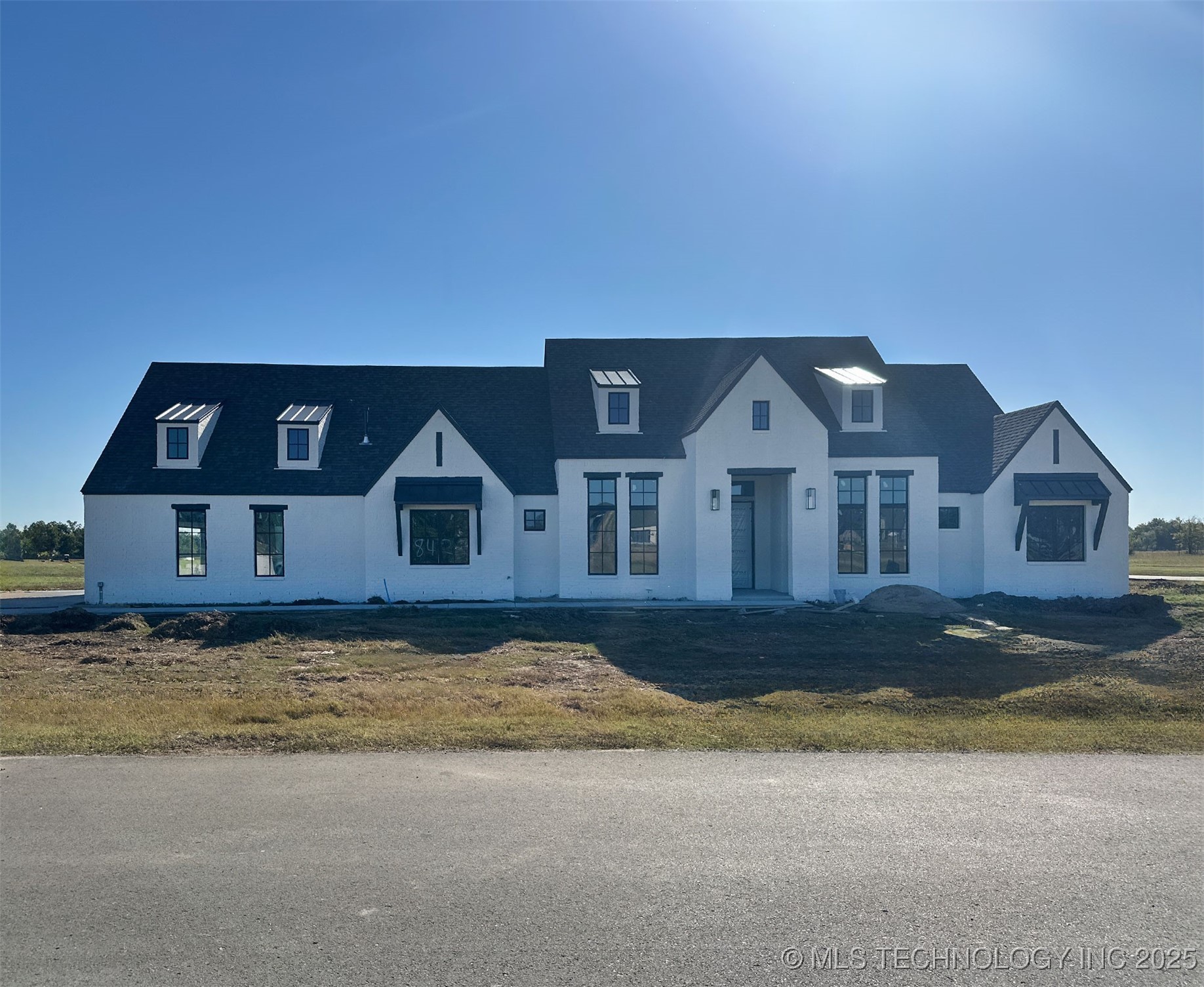 8425 S Wolf Creek Avenue Property Photo 1