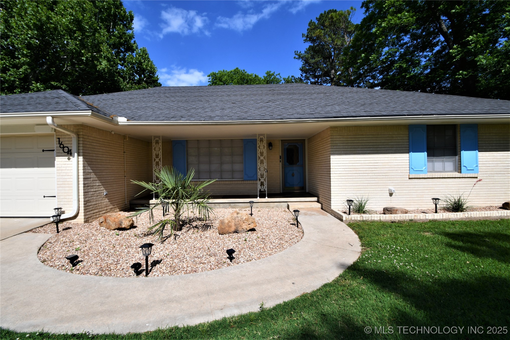 1604 Broadway Boulevard W Property Photo