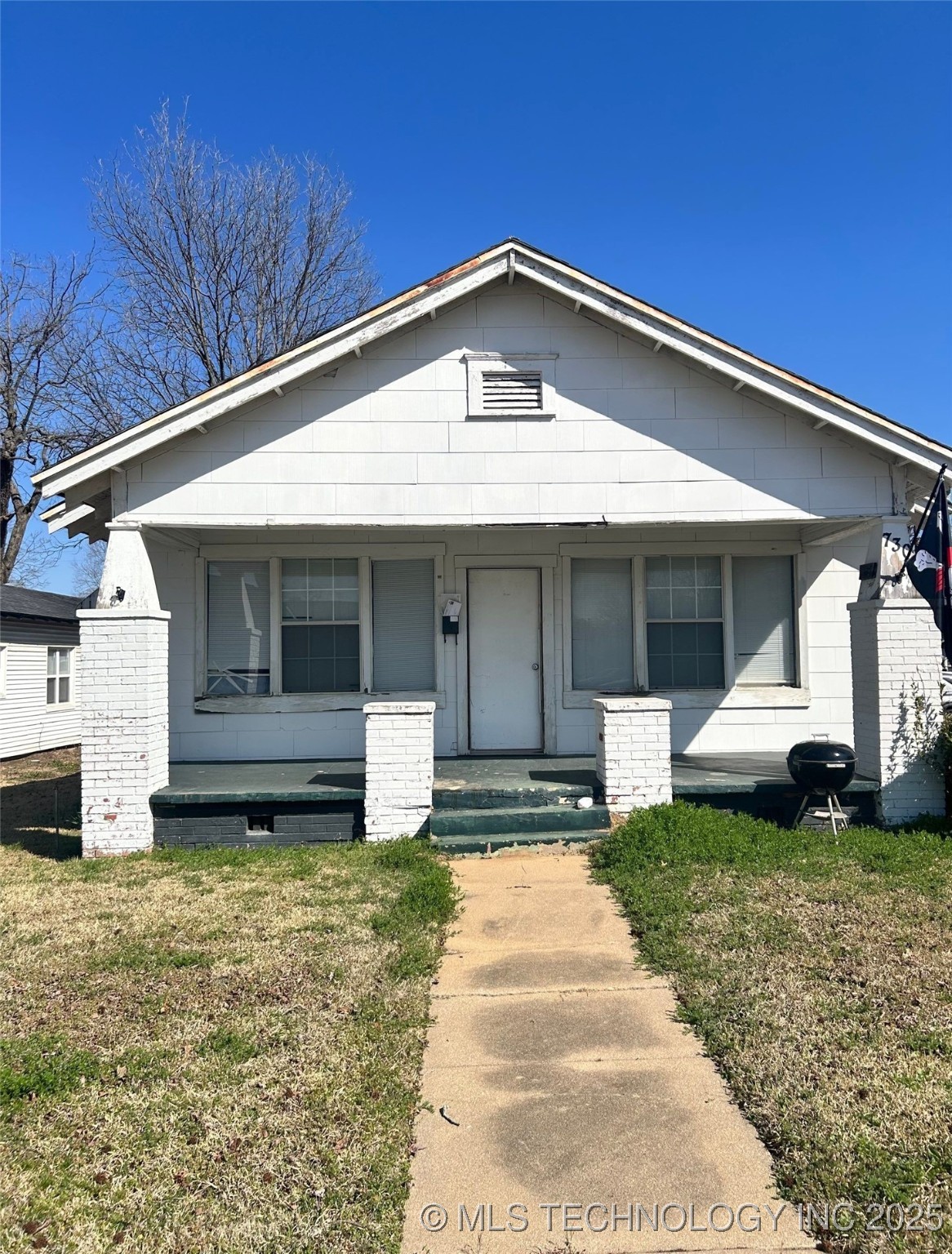 730 E 15th Street Property Photo