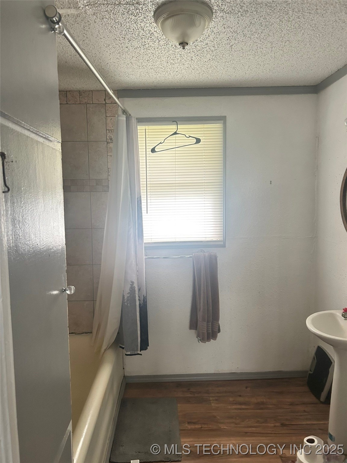 730 E 15th Street Property Photo 4
