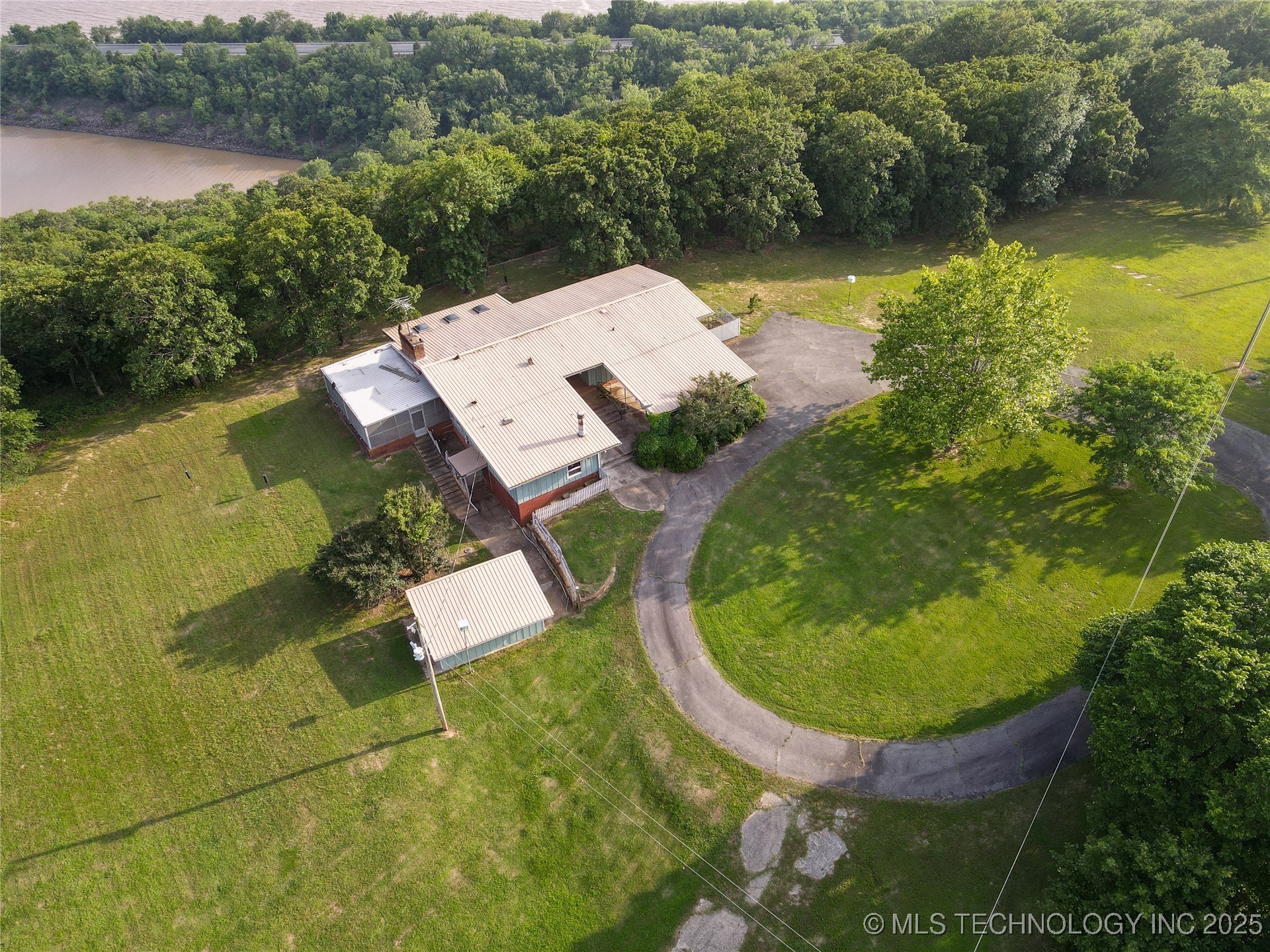 418391 E 1215 Road Property Photo