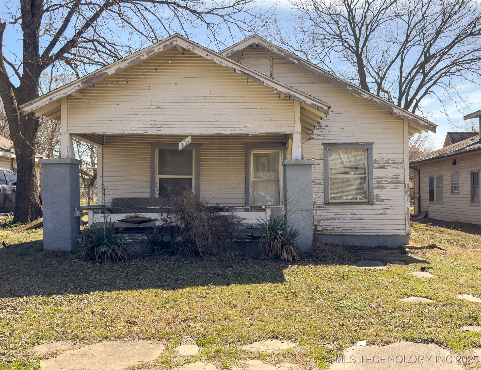 821 E 15th Property Photo