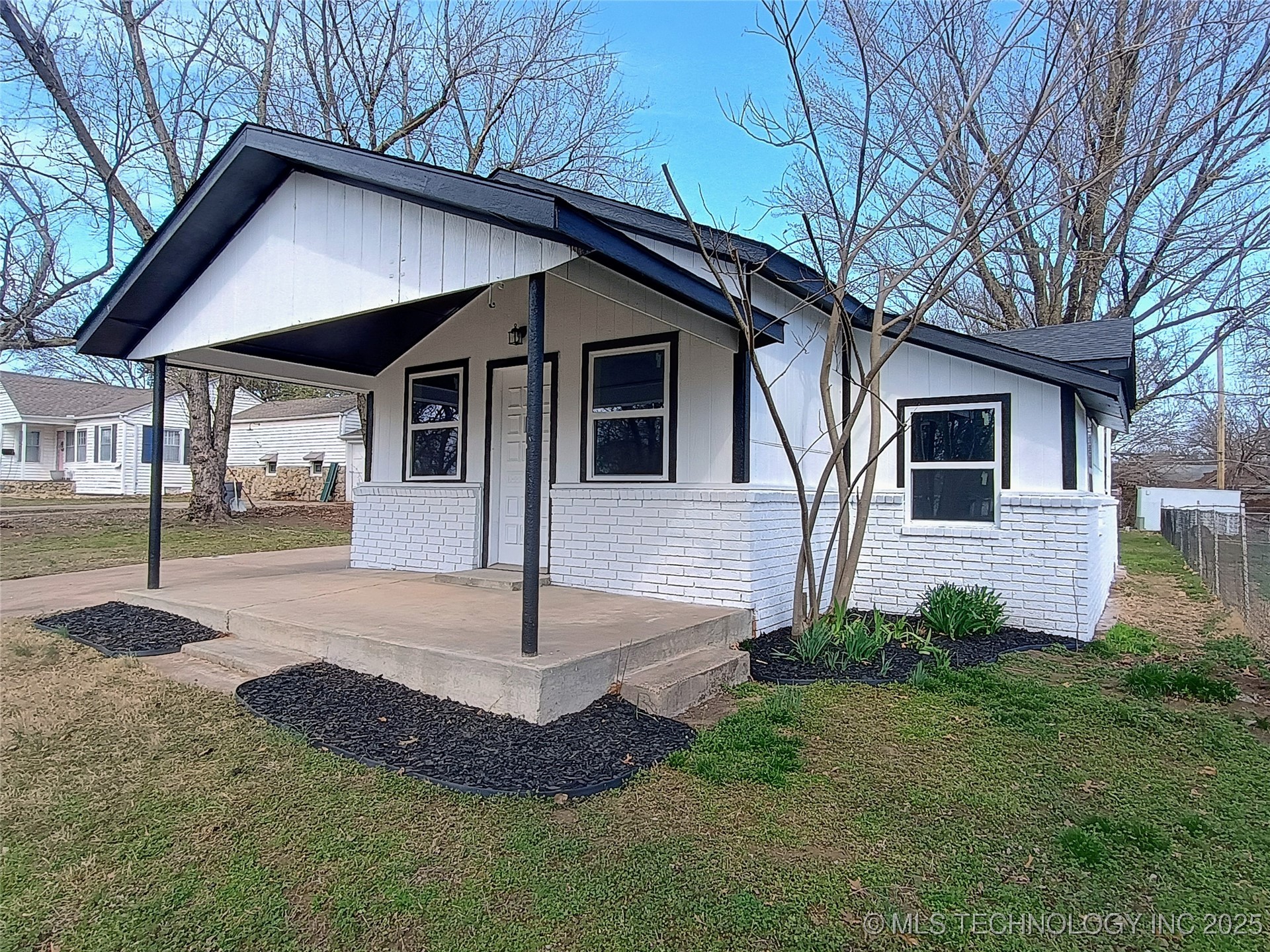1224 E Broadway Street Property Photo