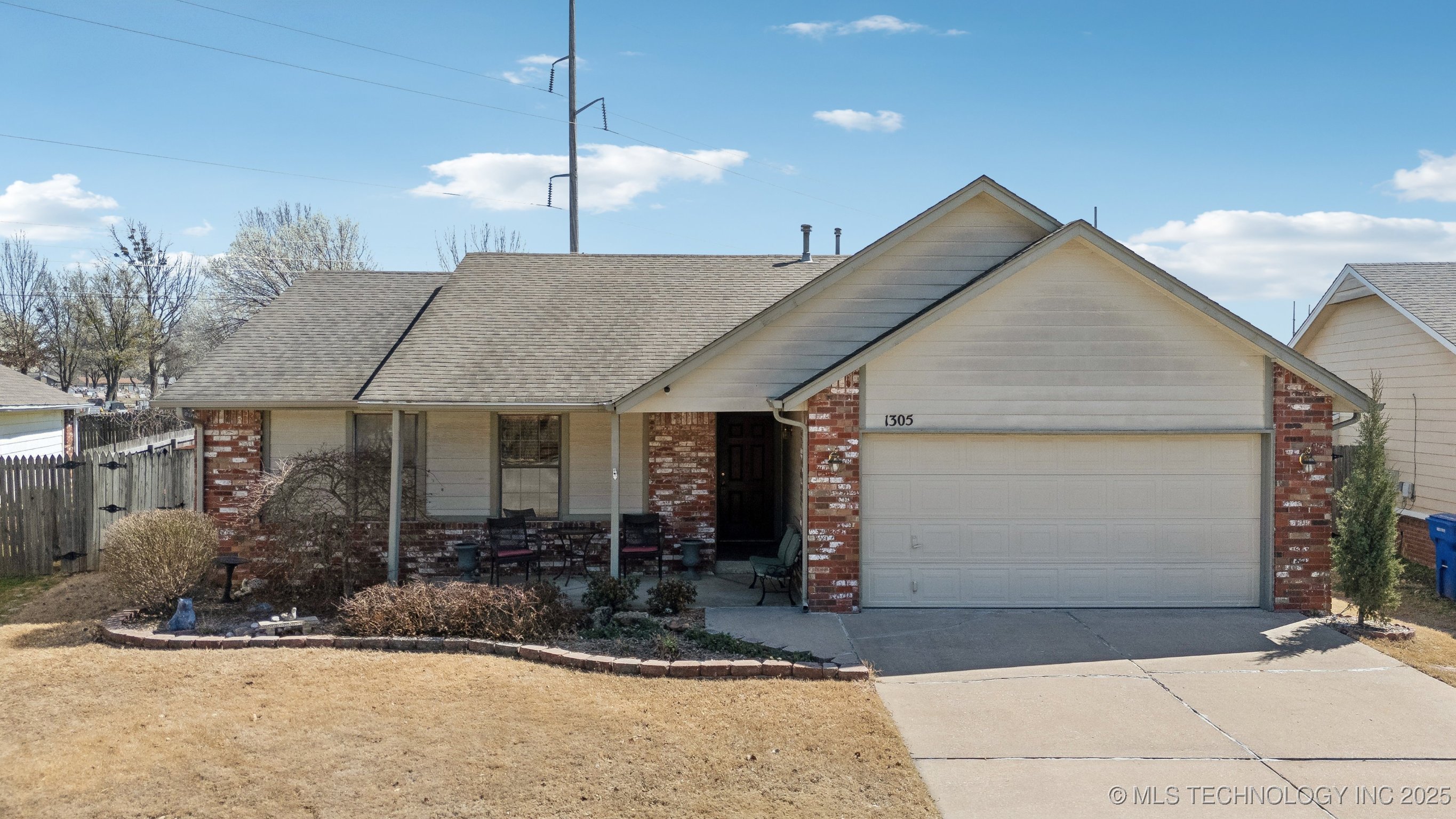 1305 W El Paso Street Property Photo
