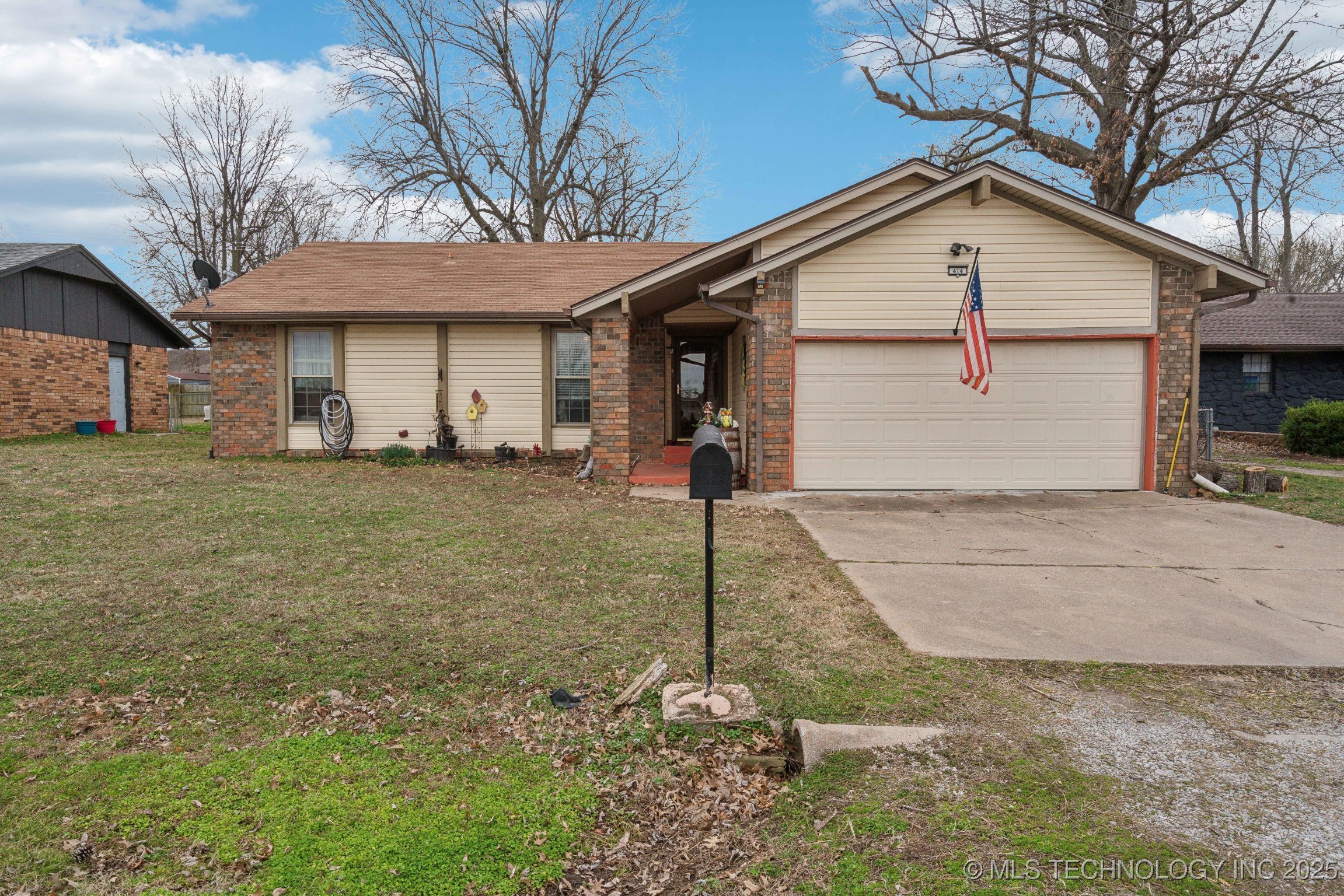414 E Maple Street Property Photo
