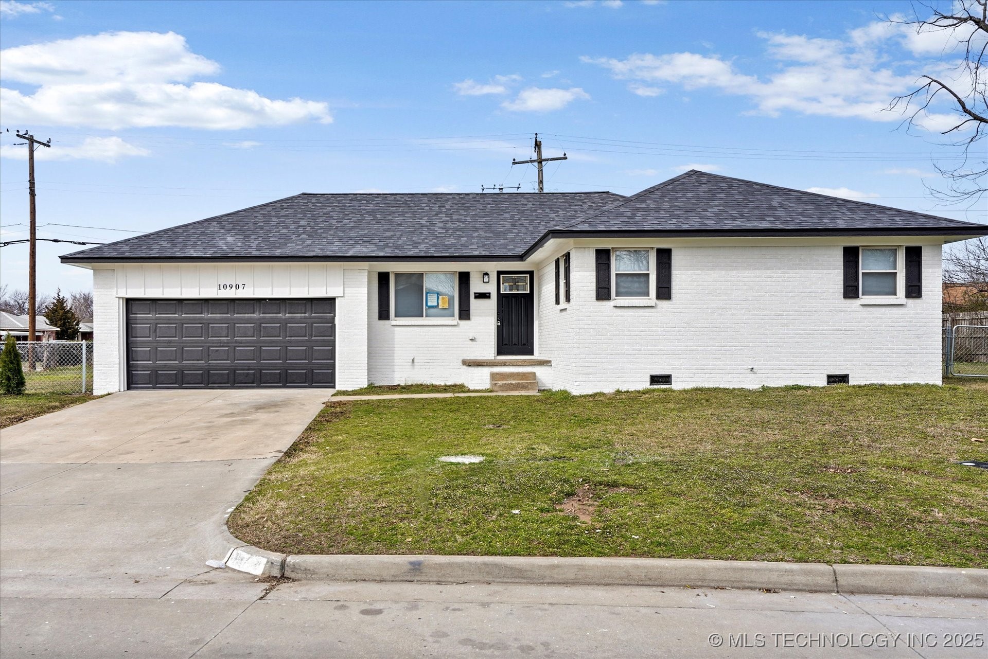 10907 E 4th Place Property Photo