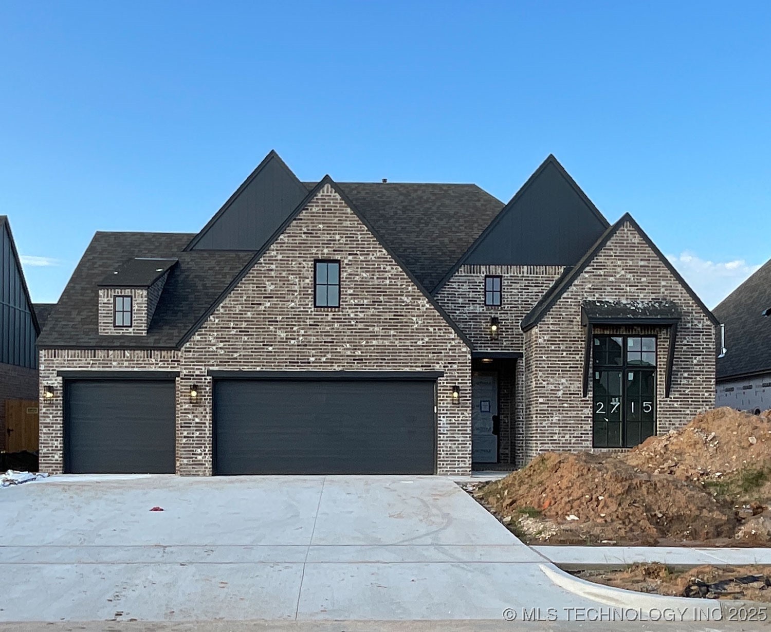 2715 W Van Buren Court Property Photo 1