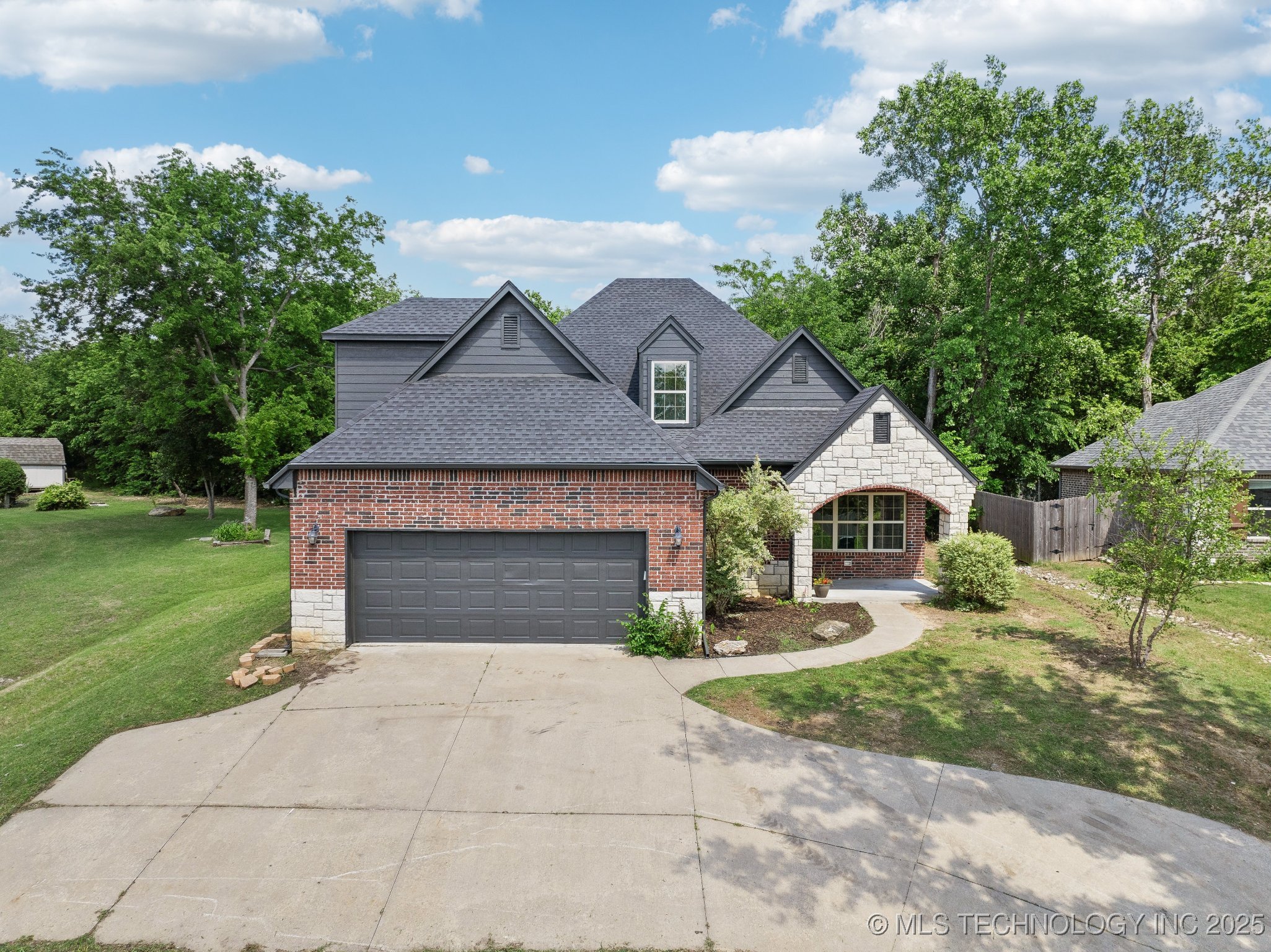 4805 S Mckinley Avenue Property Photo