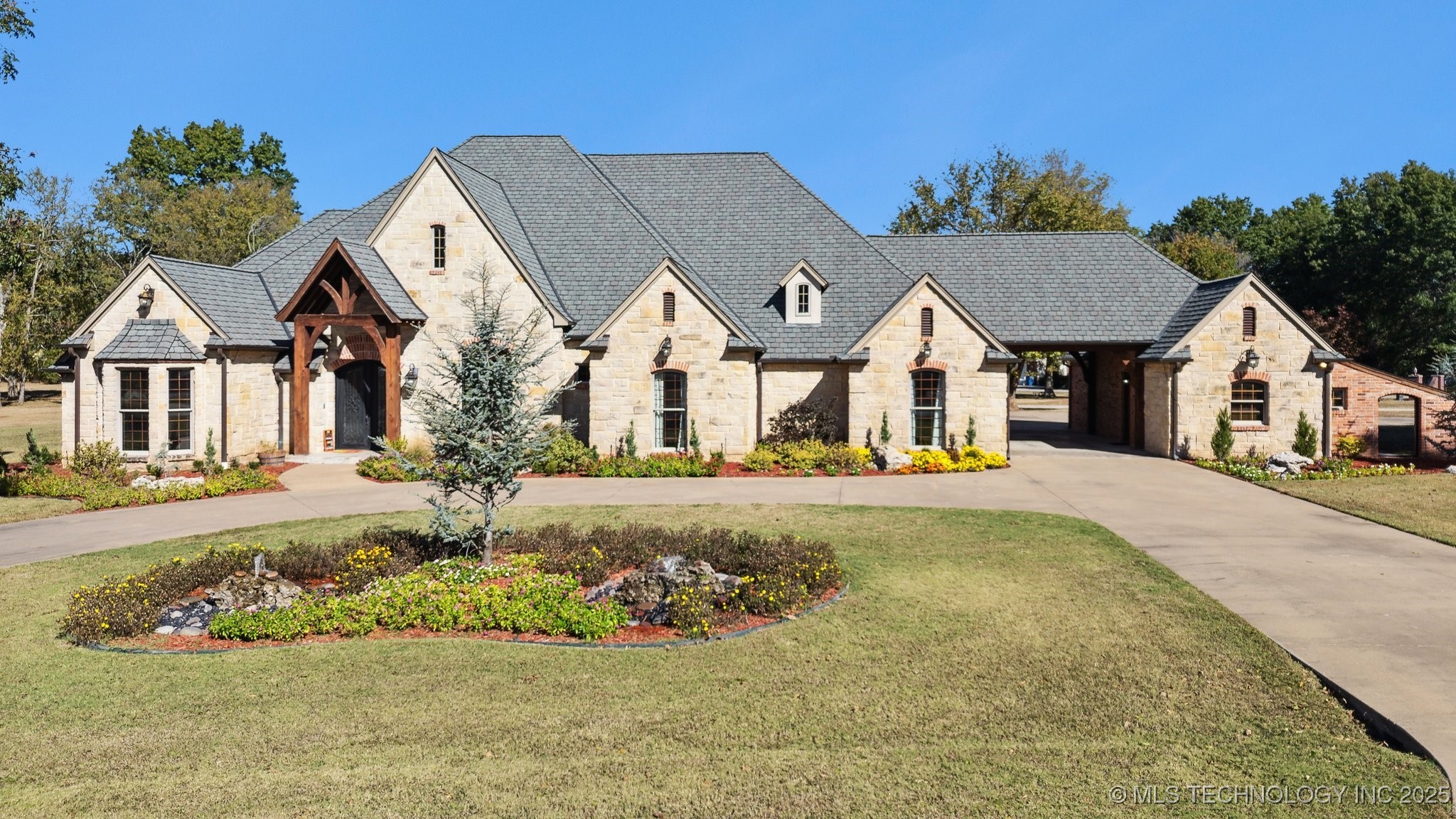 2365 Deer Run Property Photo