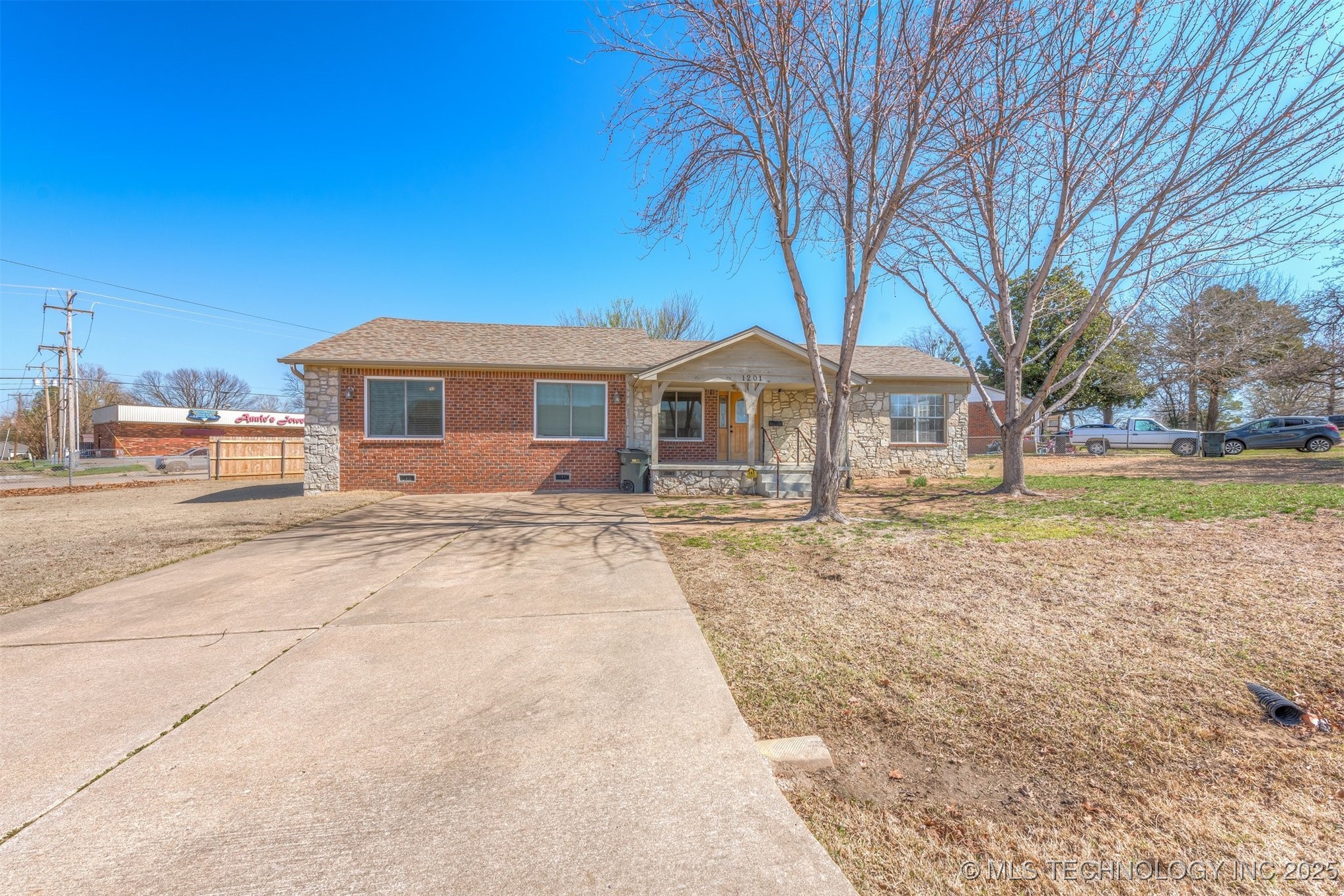 1201 Circle Drive Property Photo