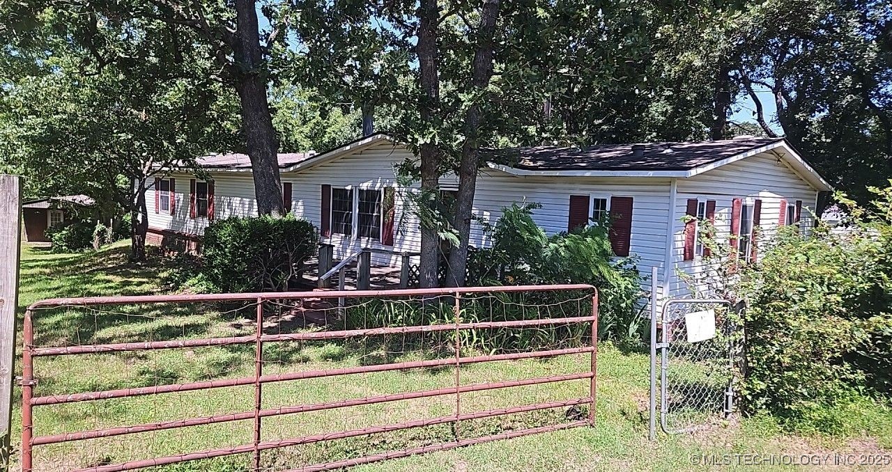 1445 N 237 Road Property Photo