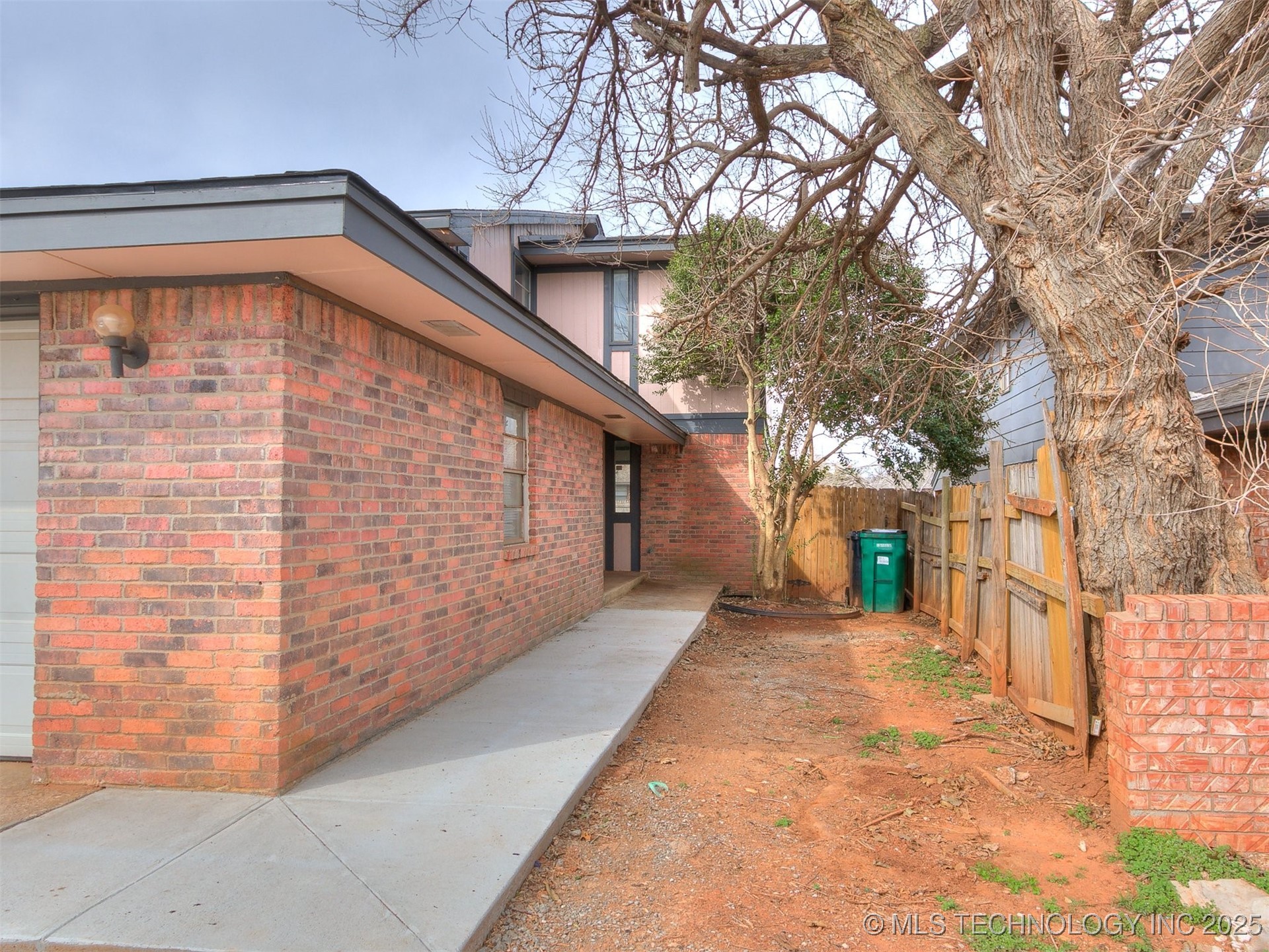 7215 Edenborough Drive Property Photo 8