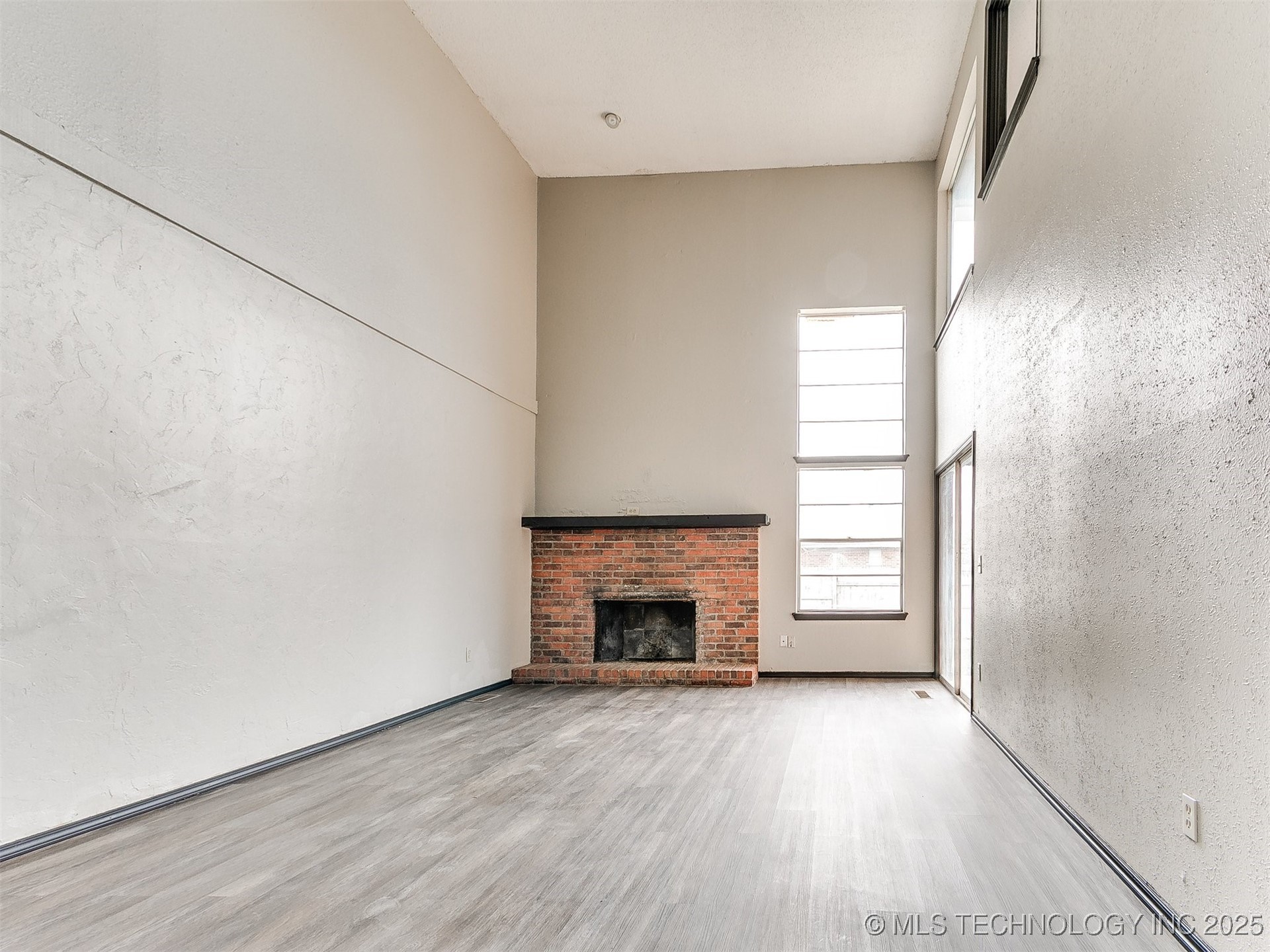 7215 Edenborough Drive Property Photo 11