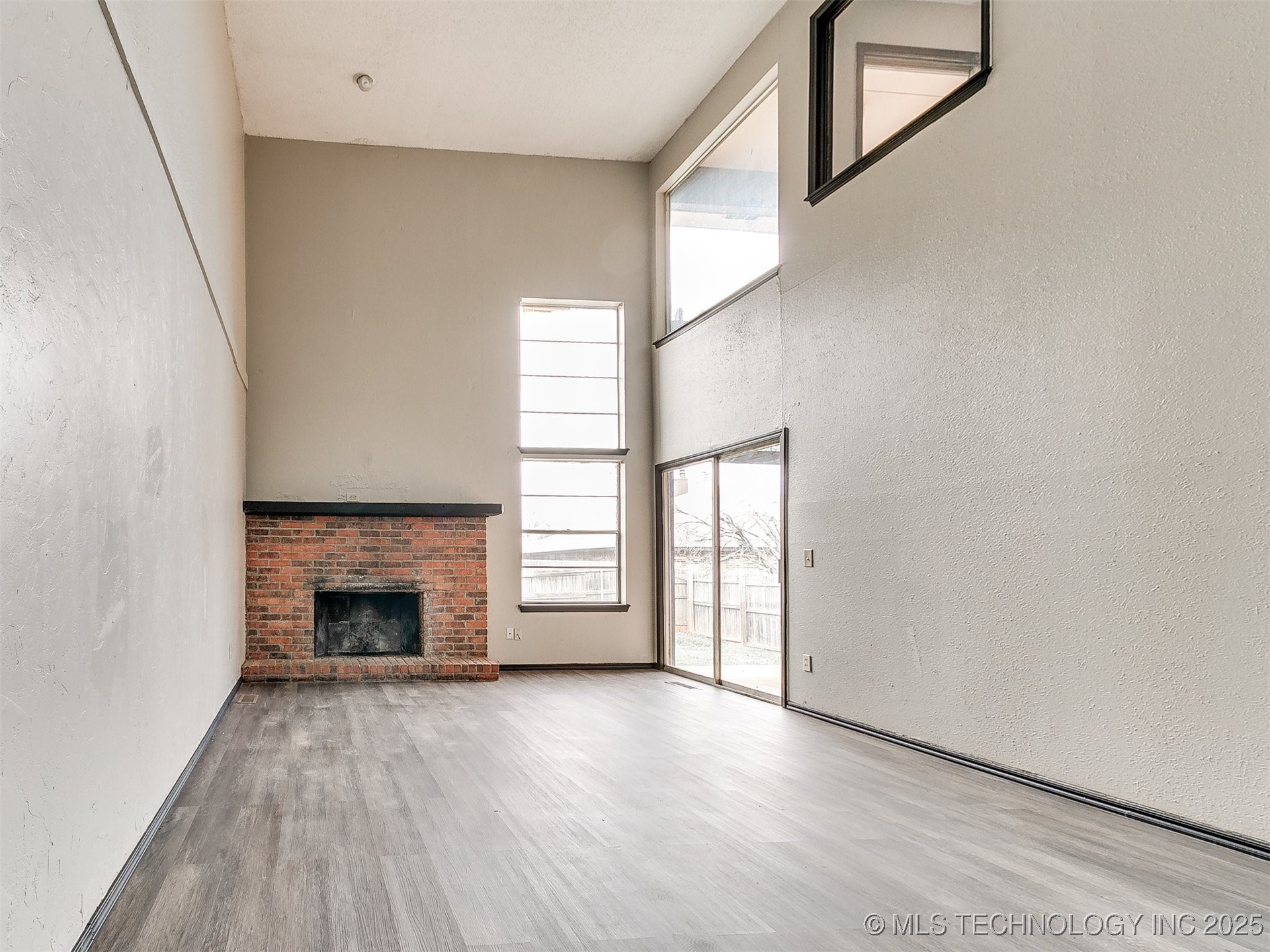 7215 Edenborough Drive Property Photo 12