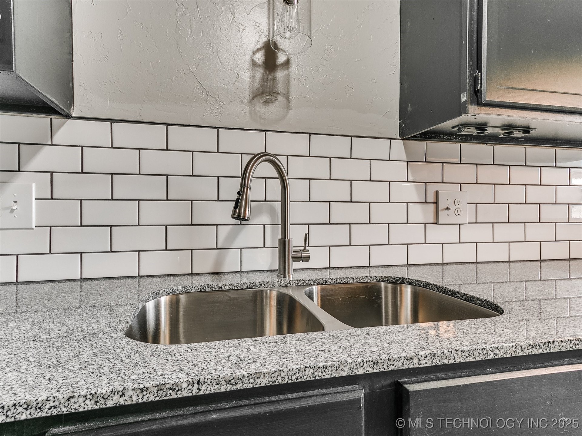 7215 Edenborough Drive Property Photo 17
