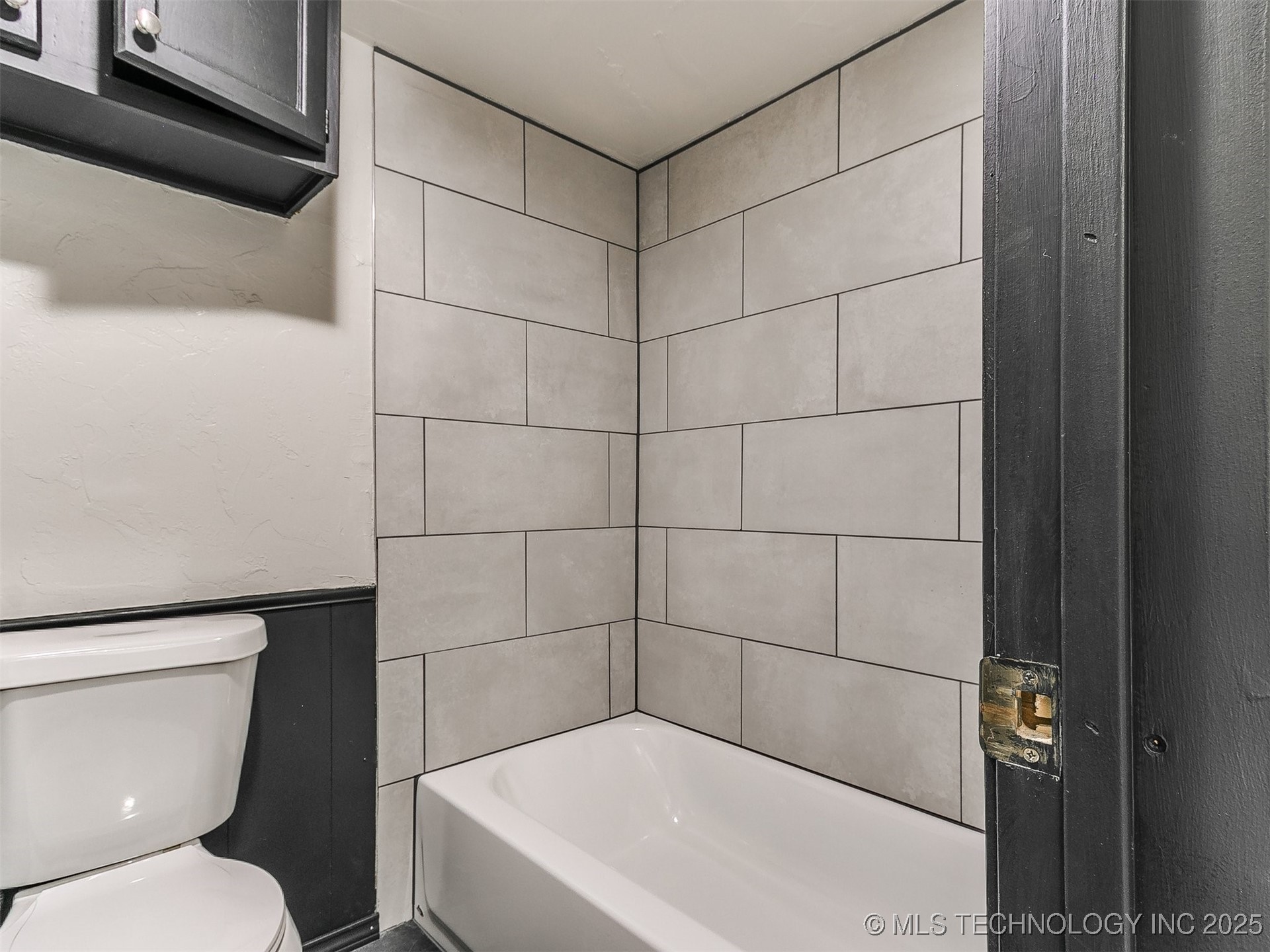 7215 Edenborough Drive Property Photo 26