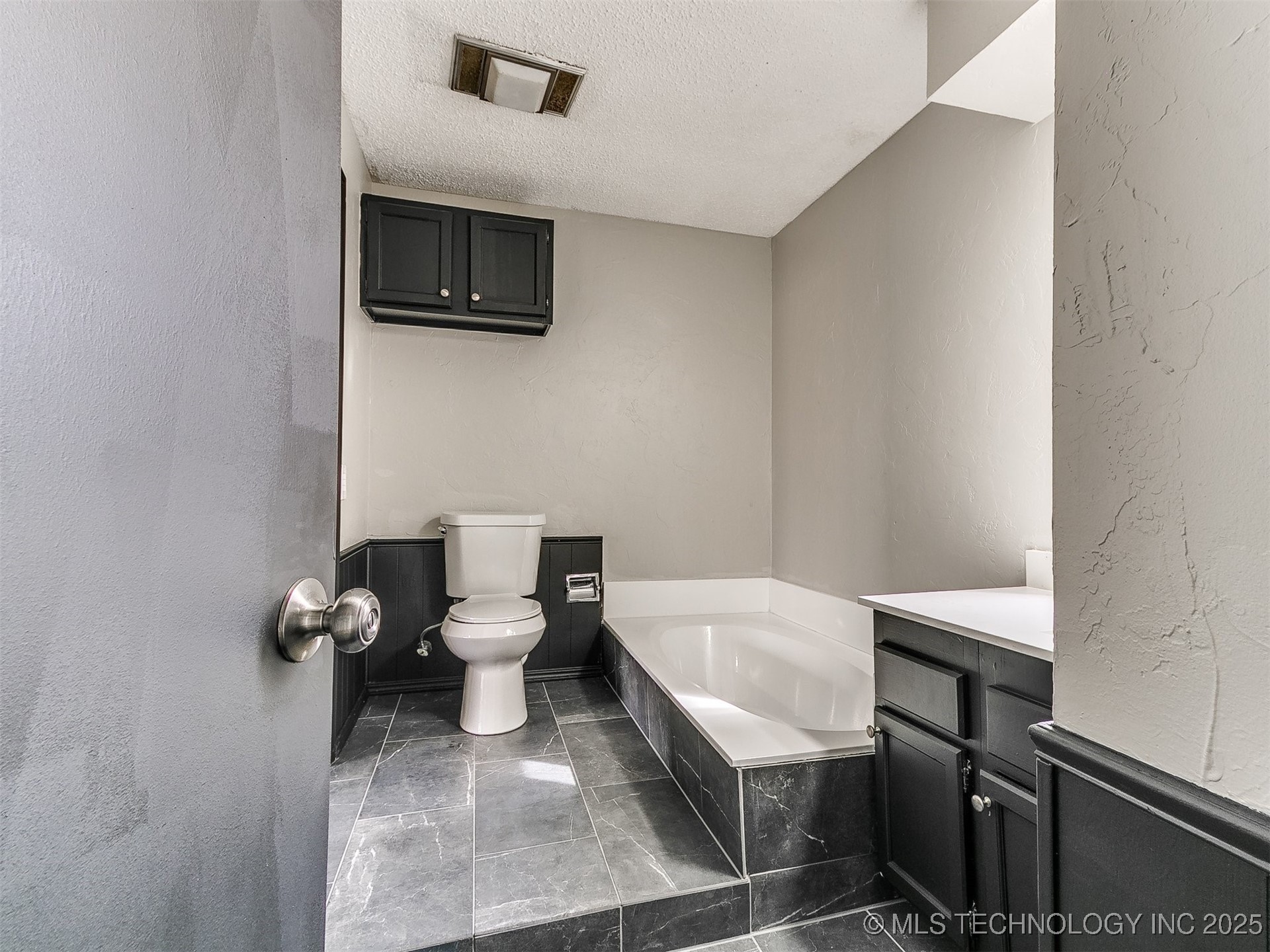 7215 Edenborough Drive Property Photo 34