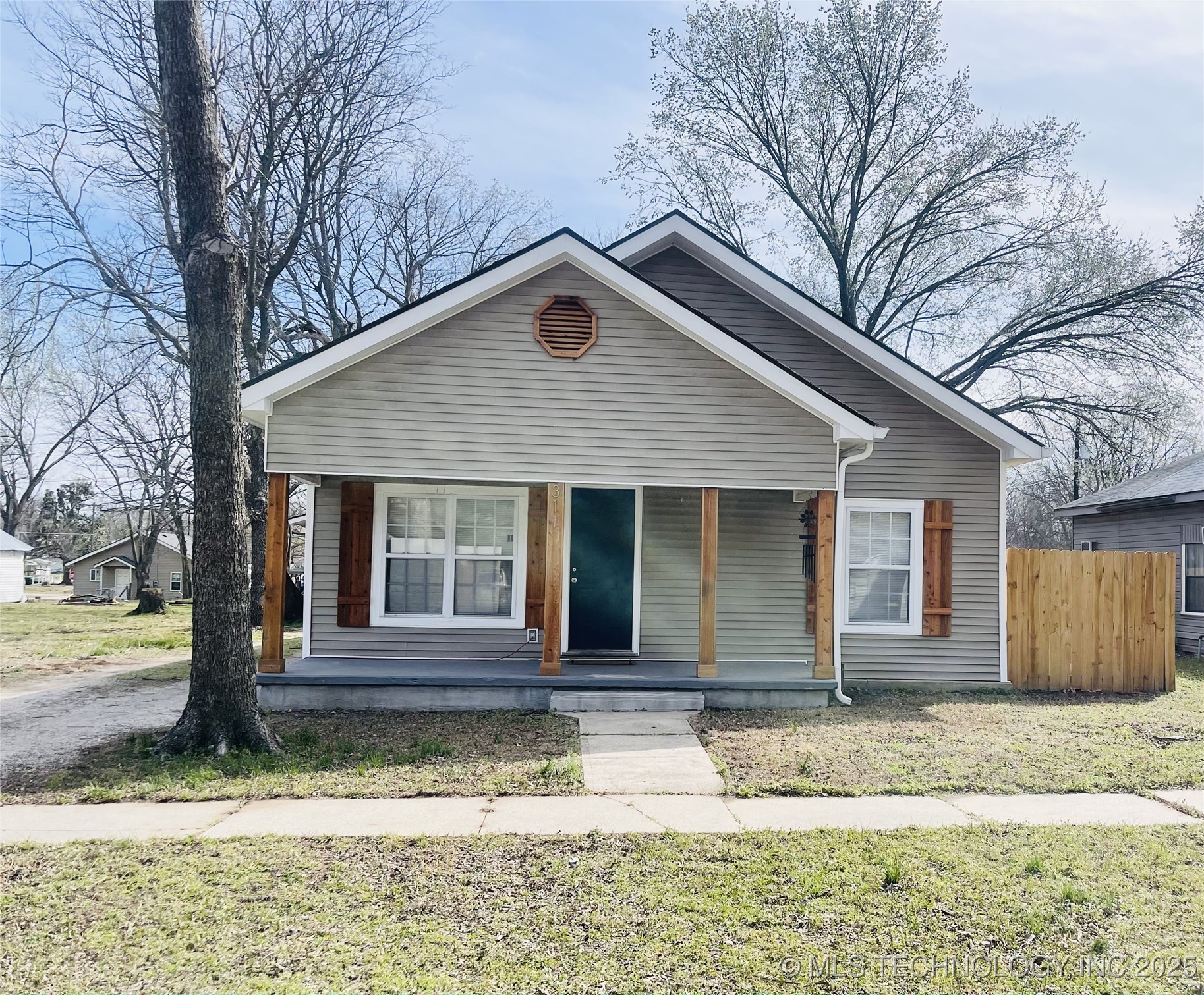 311 W 6th Property Photo